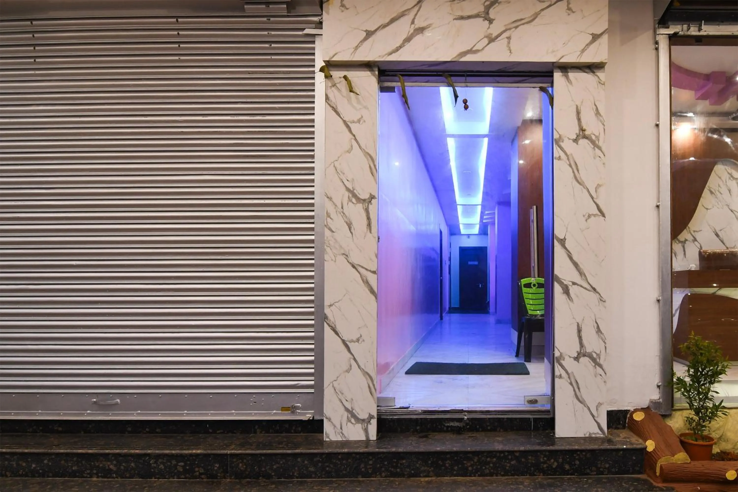 Facade/entrance in Hotel O Golden Queen