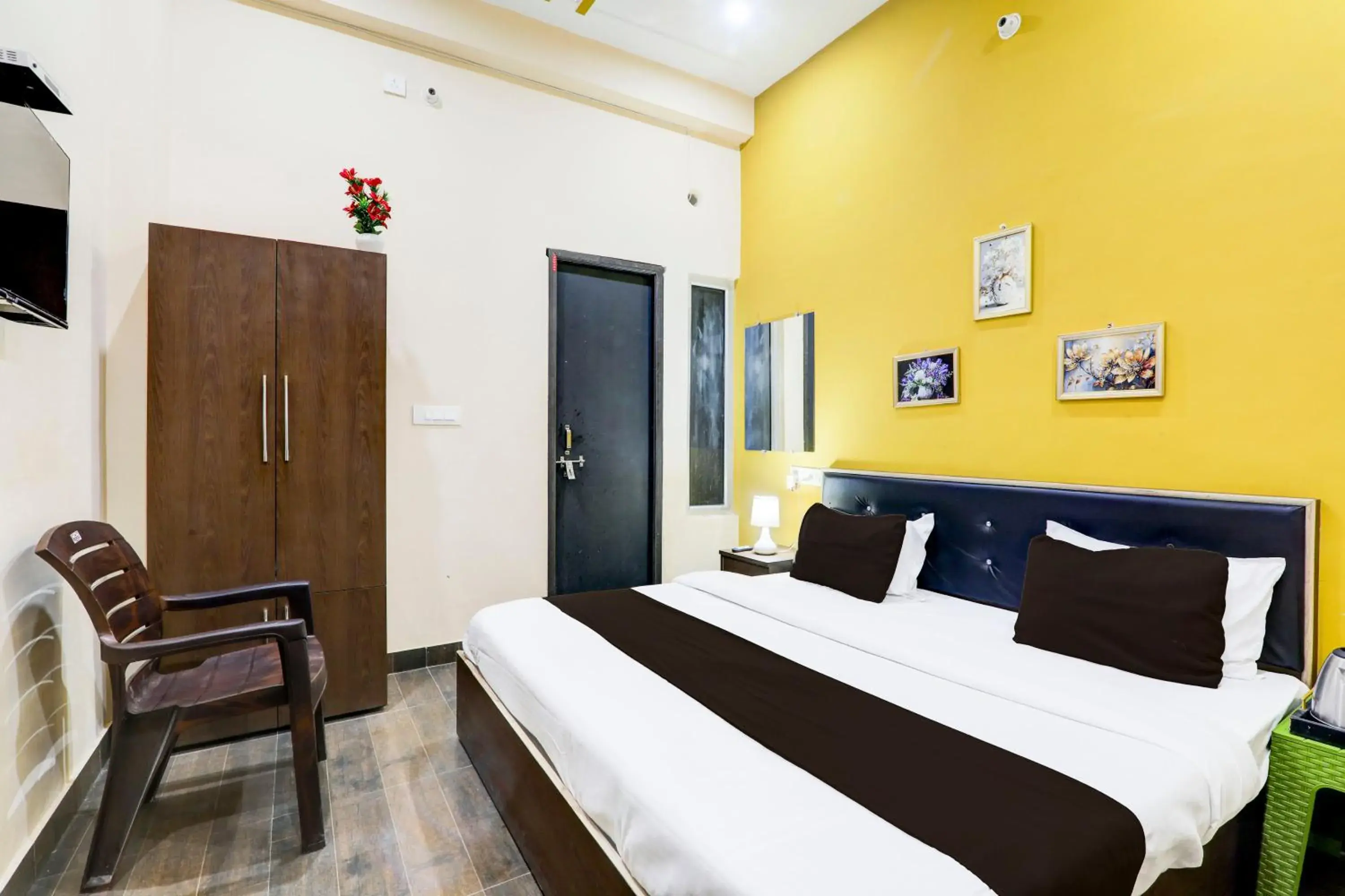 Bedroom, Bed in Super Hotel O Arjun Ganj Bedroom, Bed in Super Hotel O Arjun Ganj