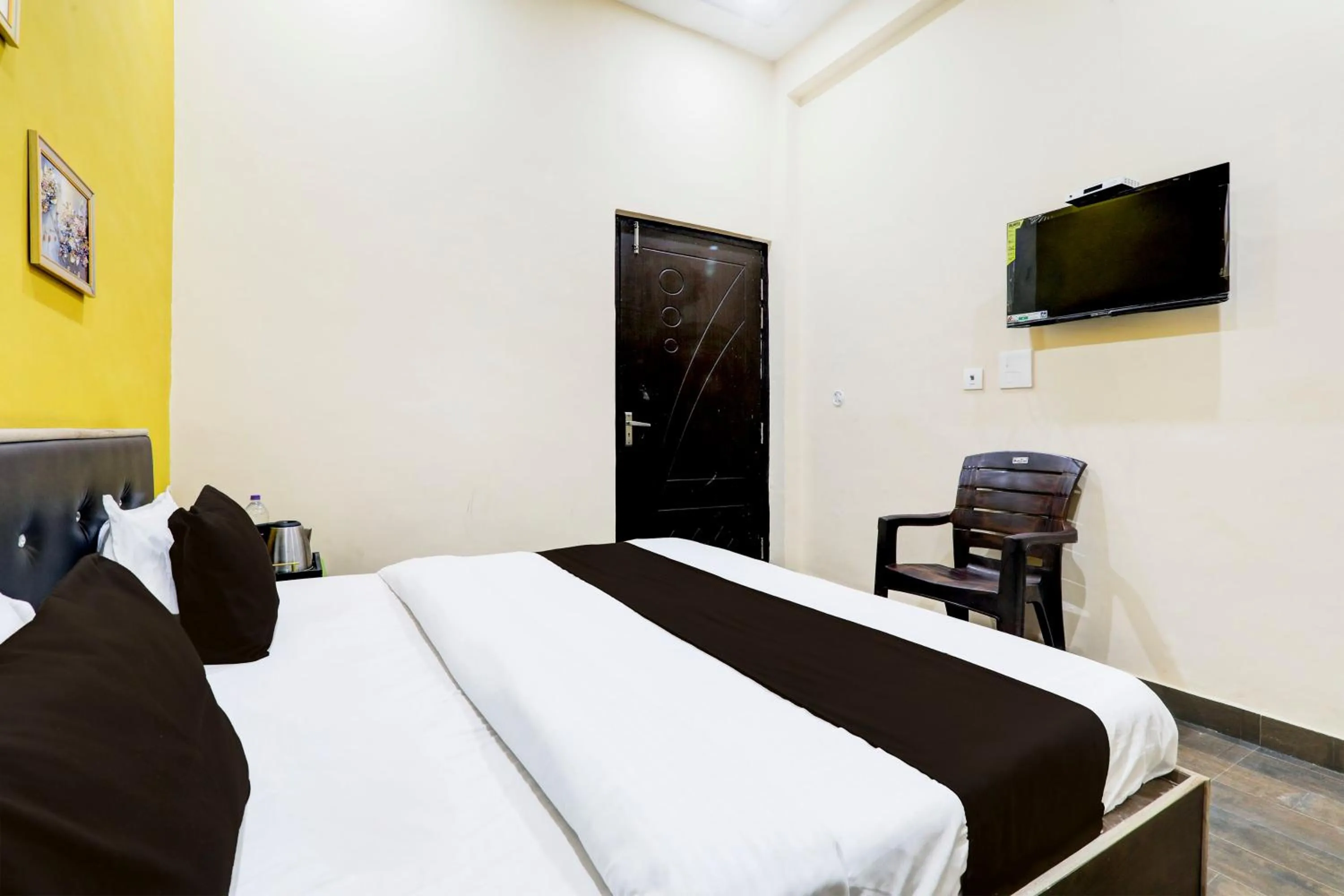 Bedroom, Bed in Super Hotel O Arjun Ganj