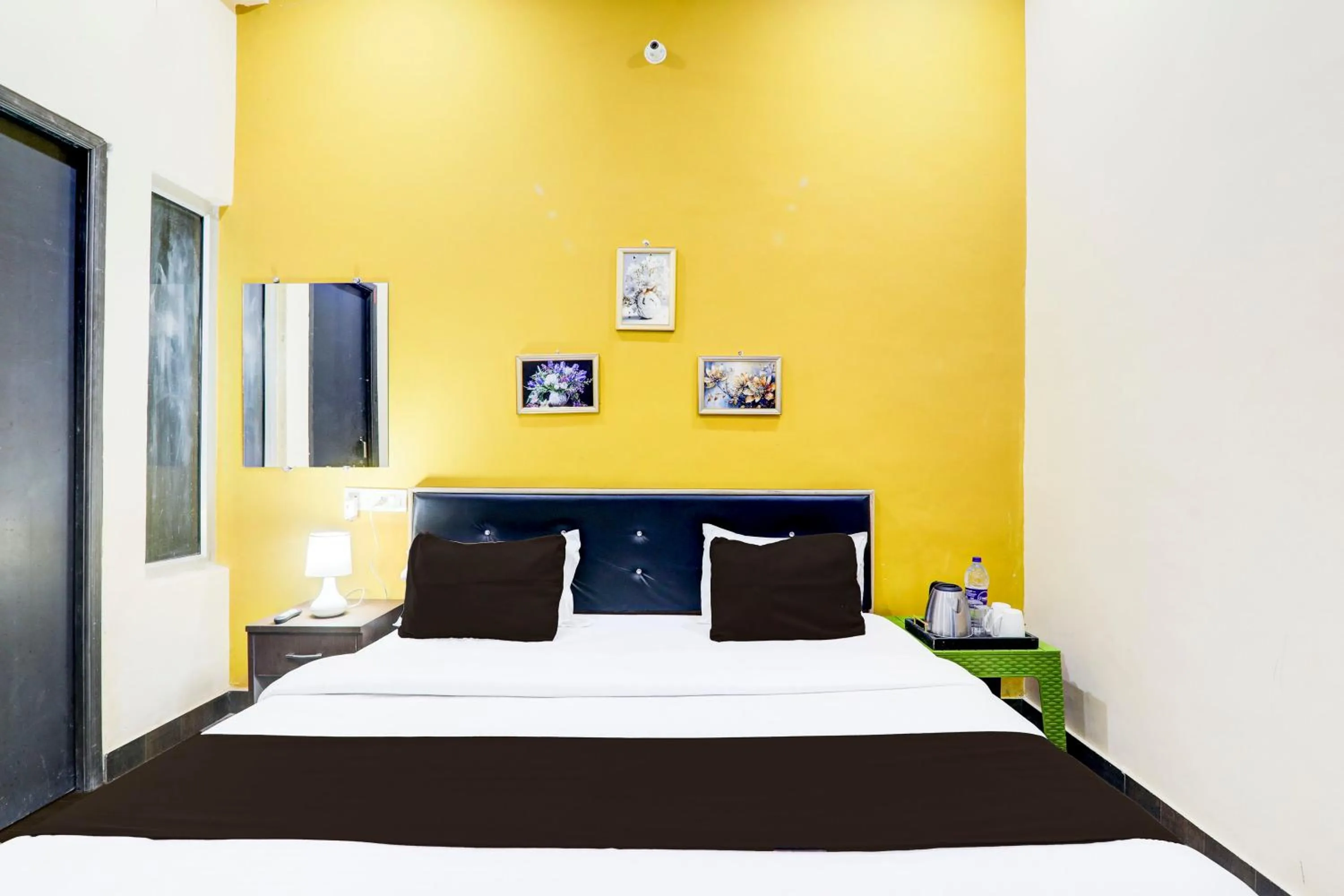 Bedroom, Bed in Super Hotel O Arjun Ganj