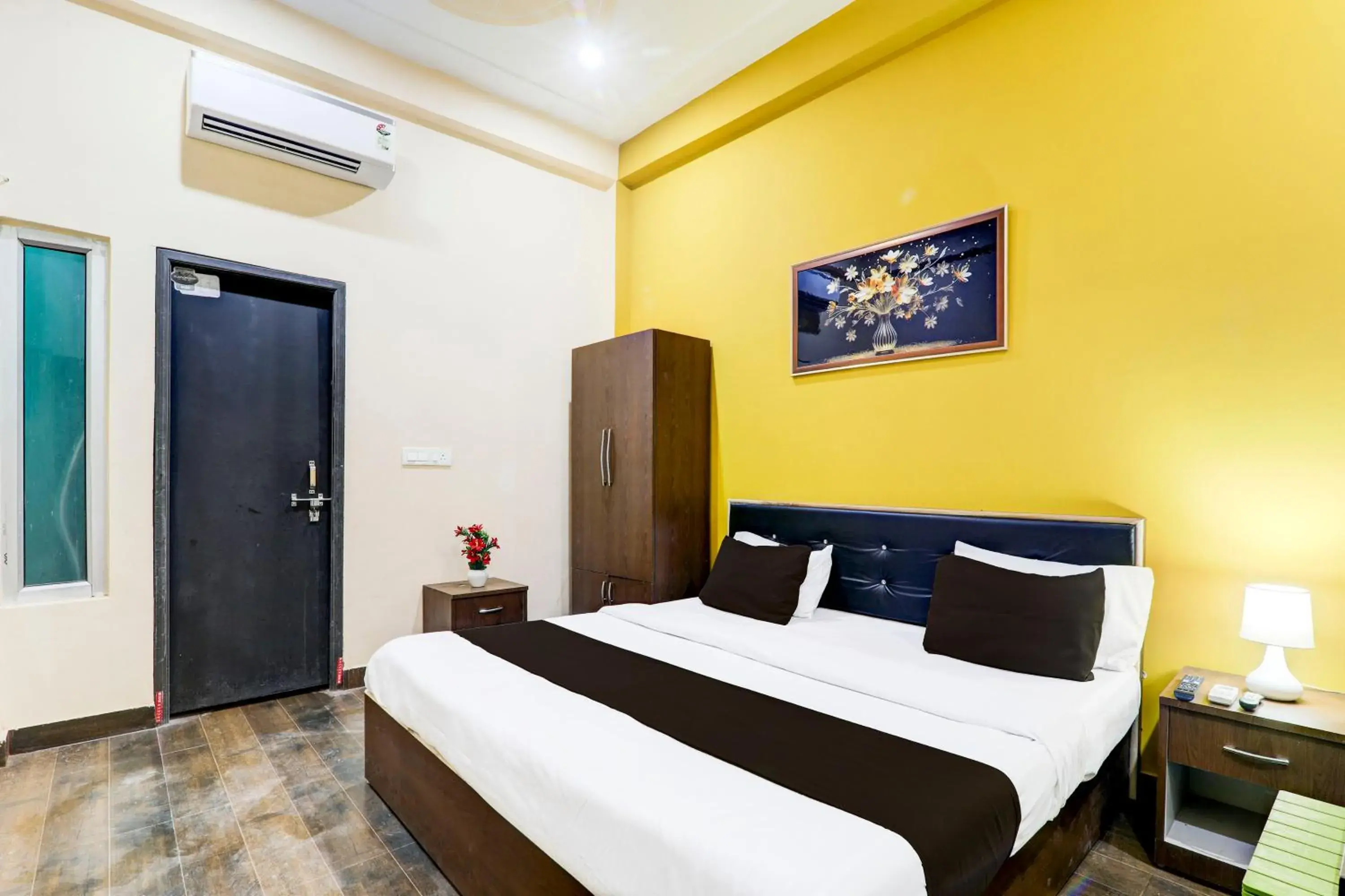 Bedroom, Bed in Super Hotel O Arjun Ganj Bedroom, Bed in Super Hotel O Arjun Ganj