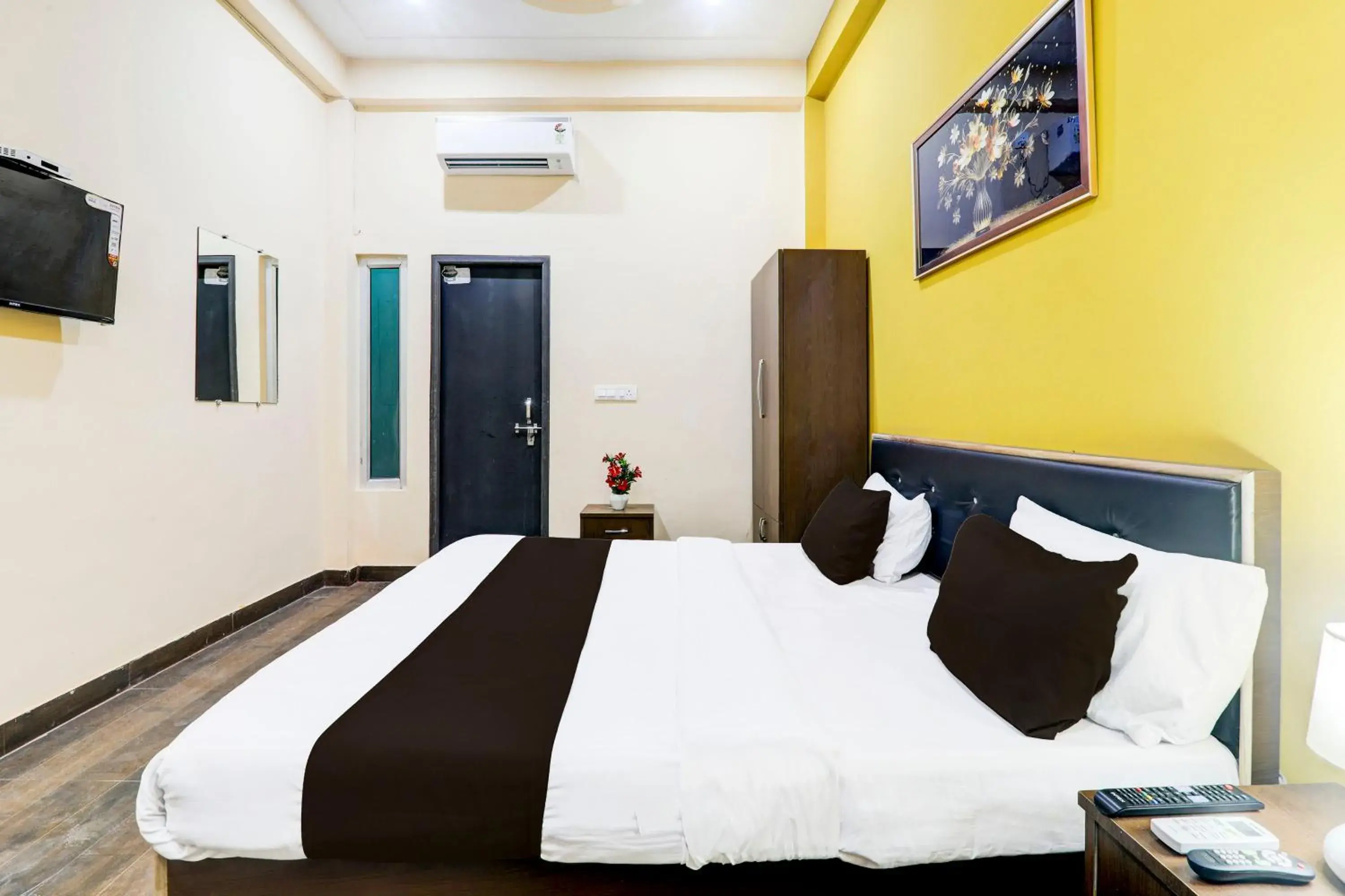 Bedroom, Bed in Super Hotel O Arjun Ganj Bedroom, Bed in Super Hotel O Arjun Ganj