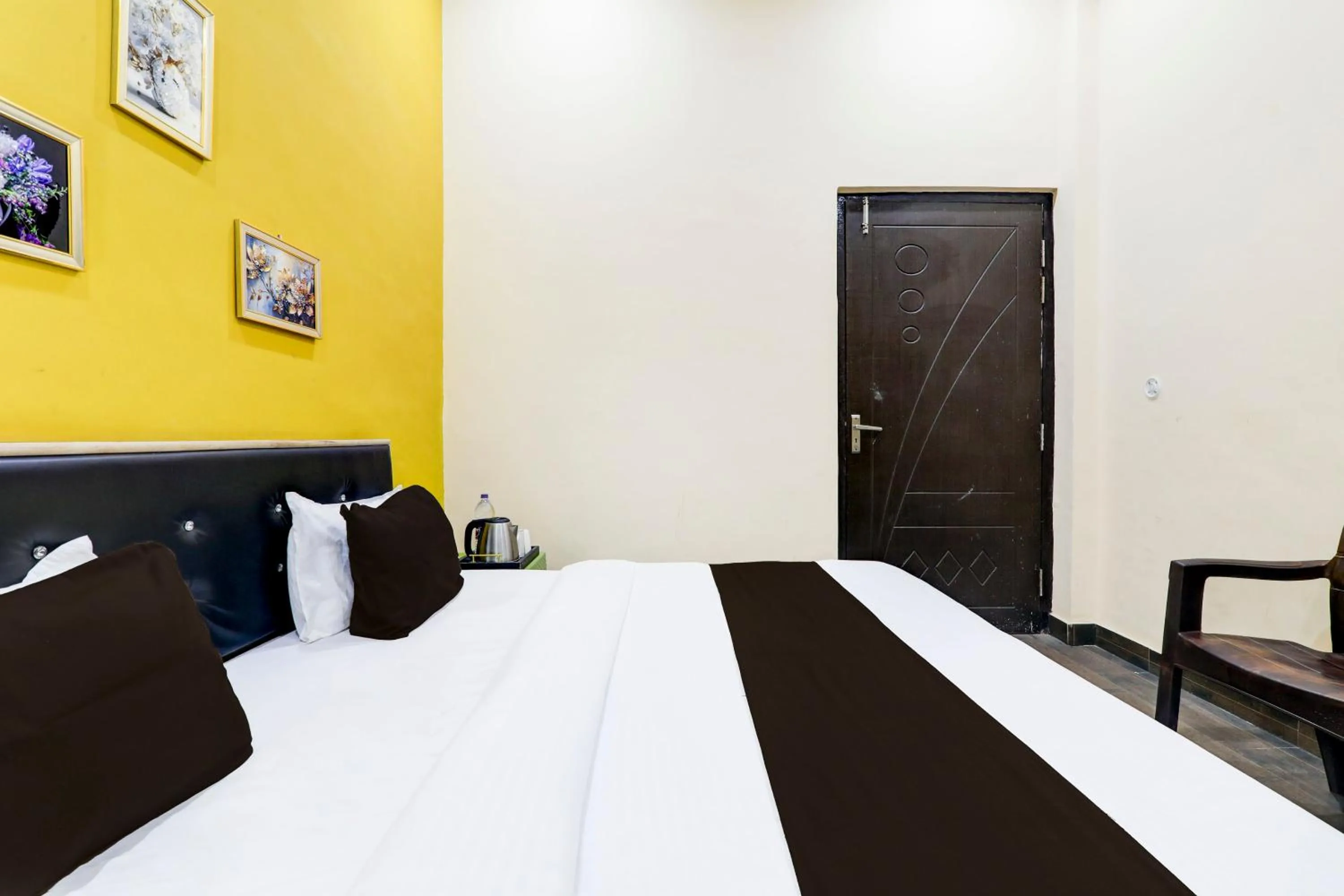 Bedroom, Bed in Super Hotel O Arjun Ganj