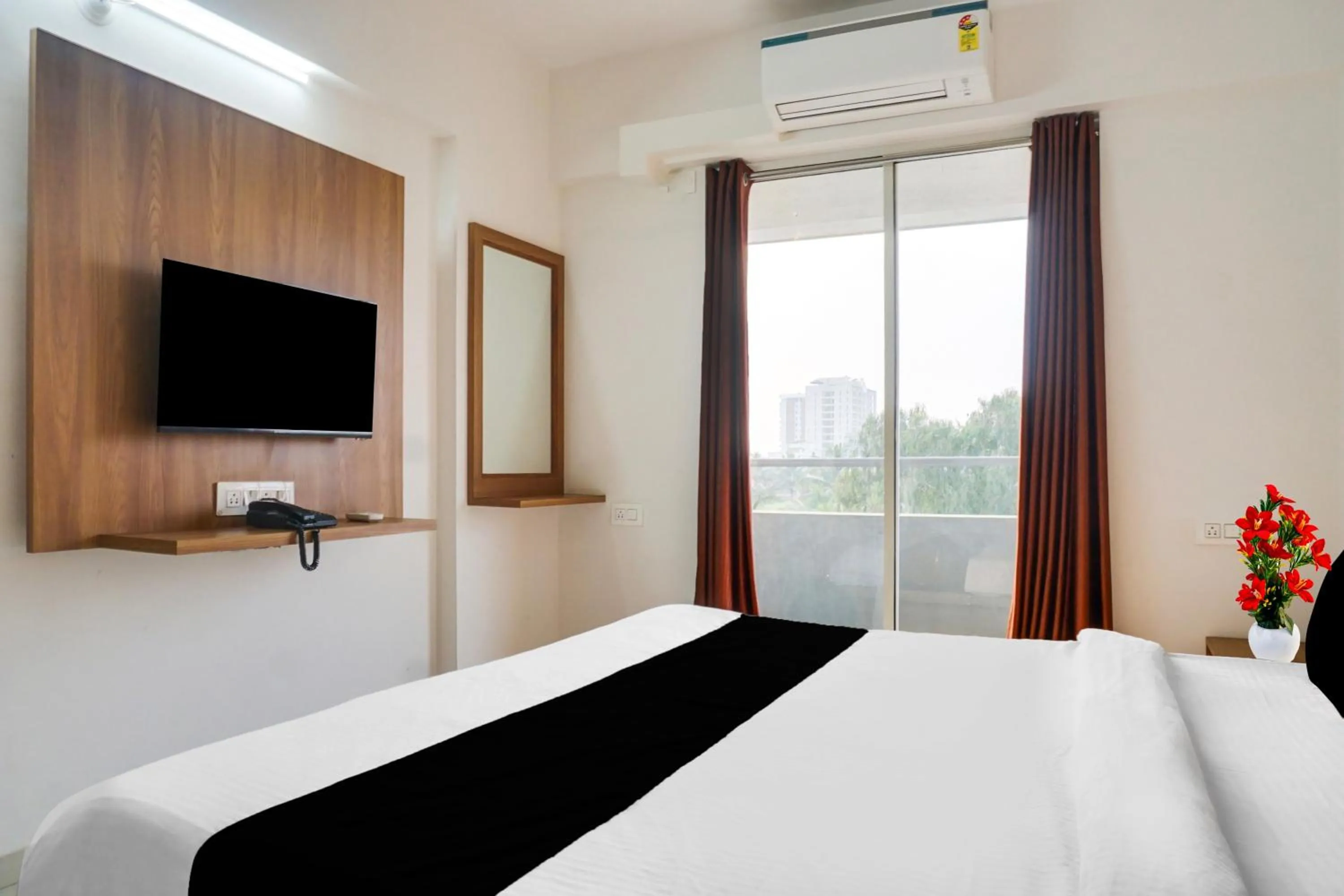 Bedroom, Bed in Super Townhouse Lohegaon Near Pune Airport formerly Landmark Regency