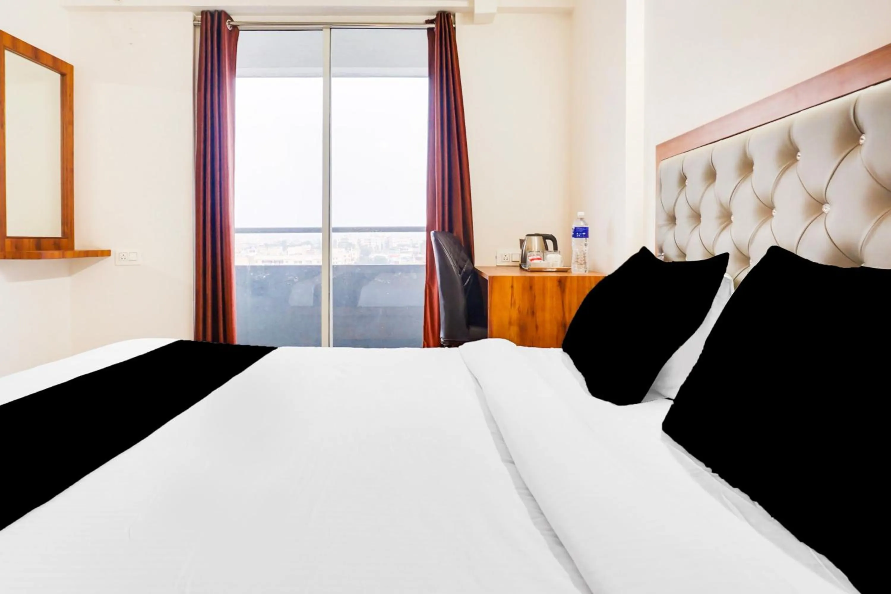 Bedroom, Bed in Super Townhouse Lohegaon Near Pune Airport formerly Landmark Regency