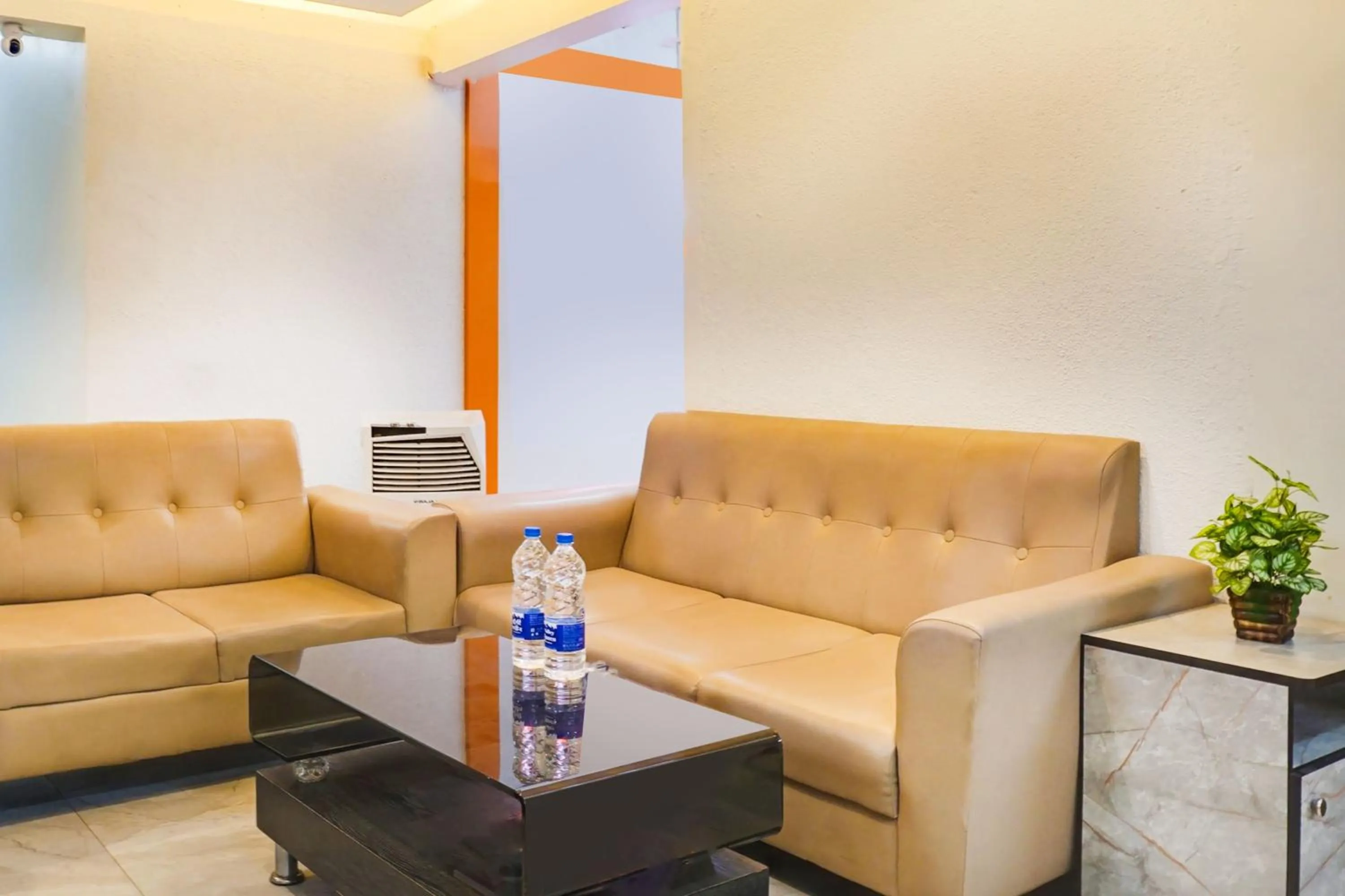 Lobby or reception in Super Townhouse Lohegaon Near Pune Airport formerly Landmark Regency