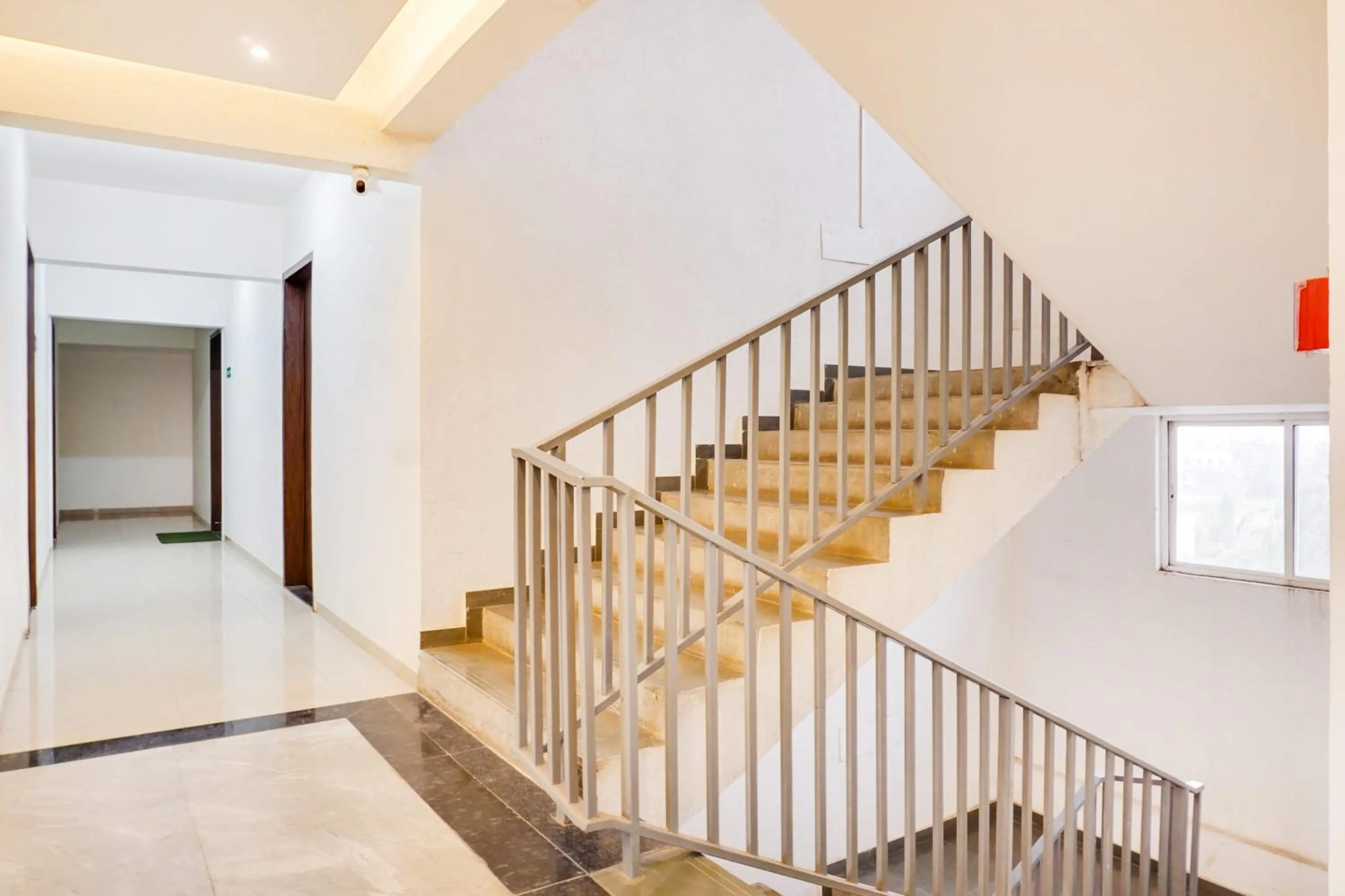 Lobby or reception in Super Townhouse Lohegaon Near Pune Airport formerly Landmark Regency