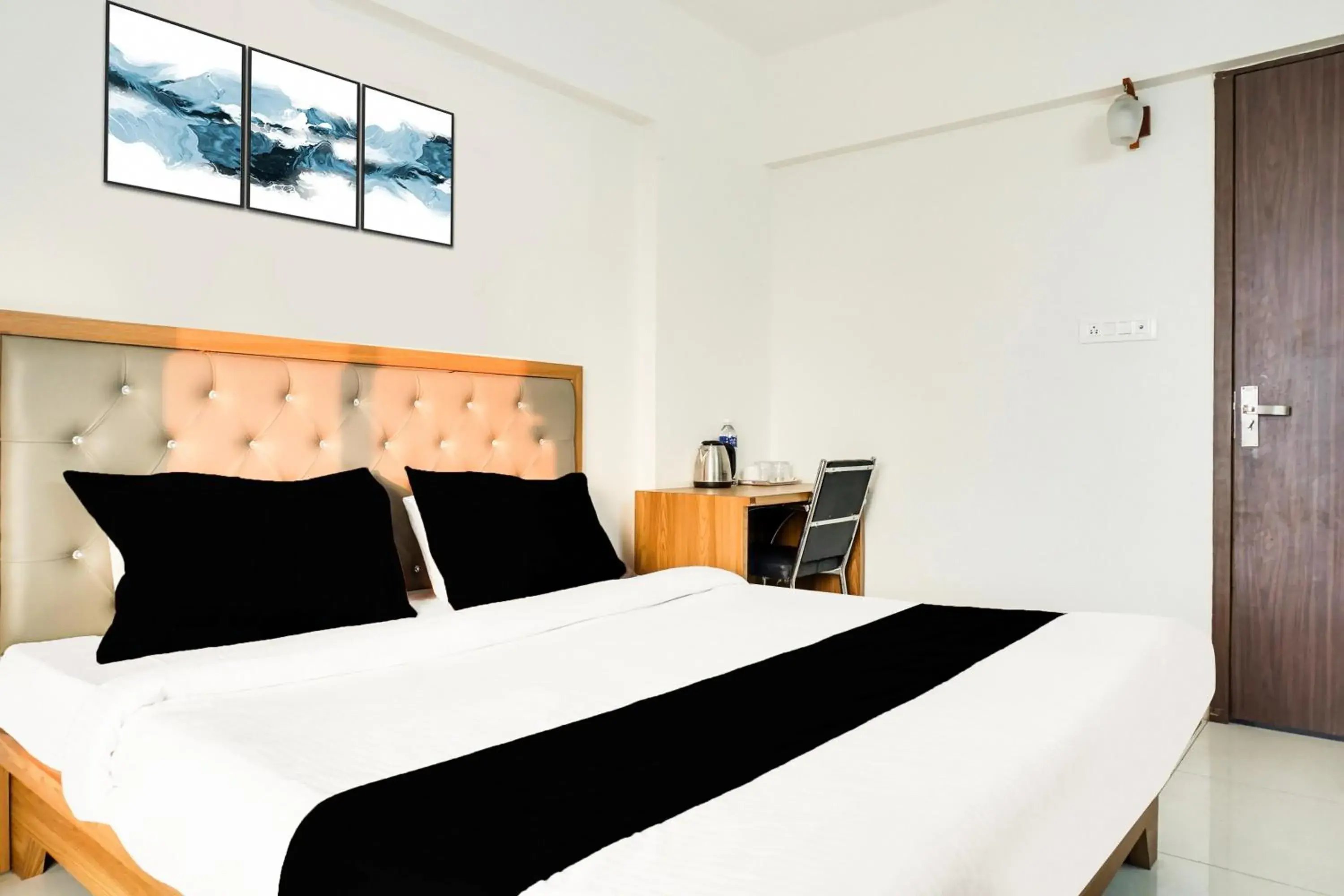 Bedroom, Bed in Super Townhouse Lohegaon Near Pune Airport formerly Landmark Regency Bedroom, Bed in Super Townhouse Lohegaon Near Pune Airport formerly Landmark Regency