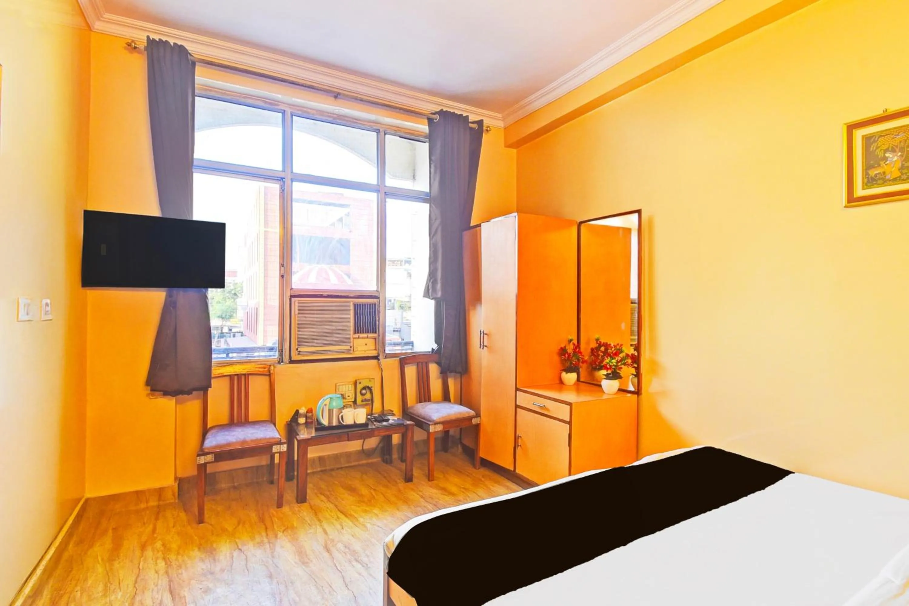 Bedroom, Bed in Super Collection O Hathroi Market Near Dhuleshwar Garden formerly Hotel Rishi