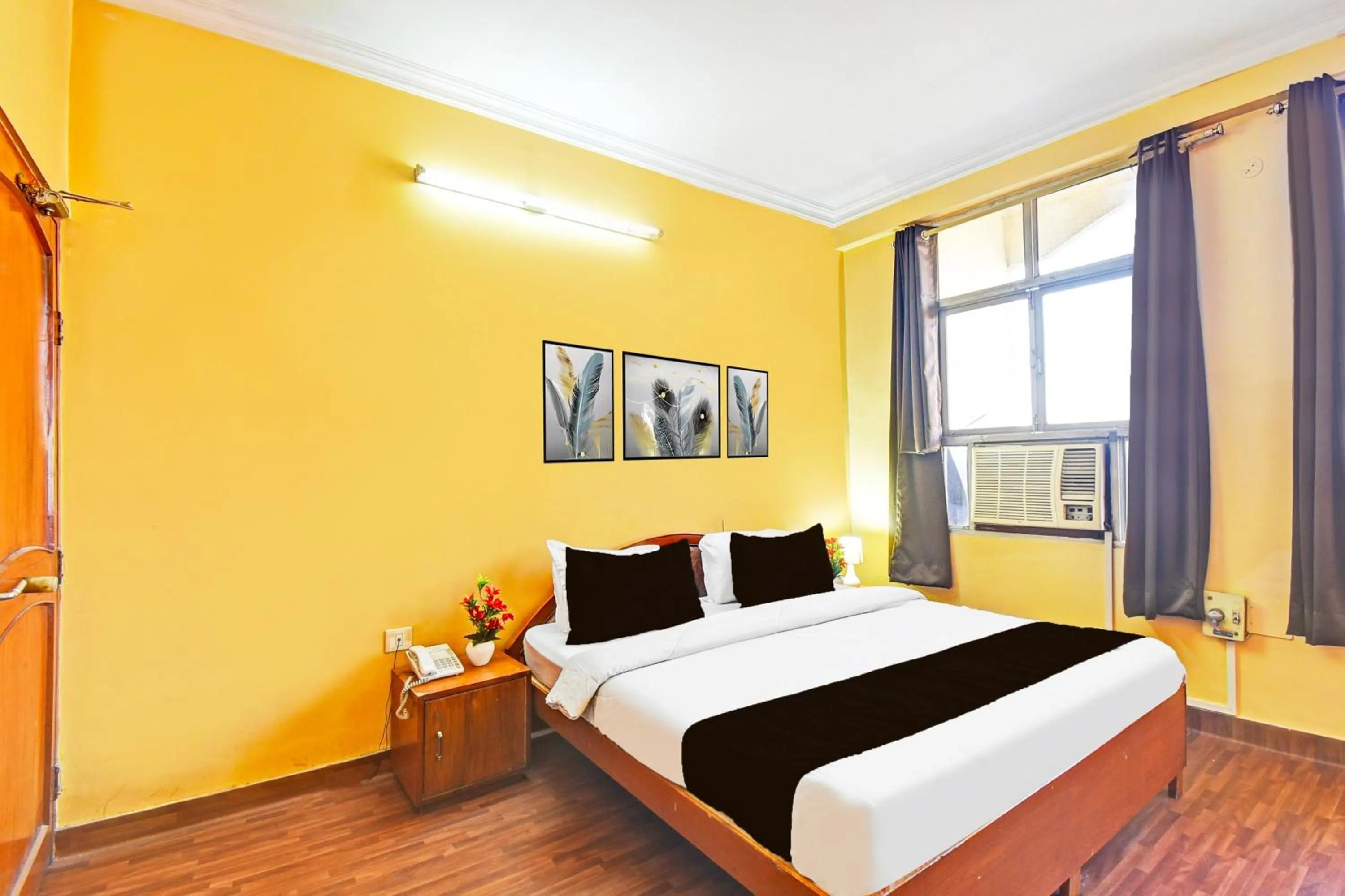 Bedroom, Bed in Super Collection O Hathroi Market Near Dhuleshwar Garden formerly Hotel Rishi