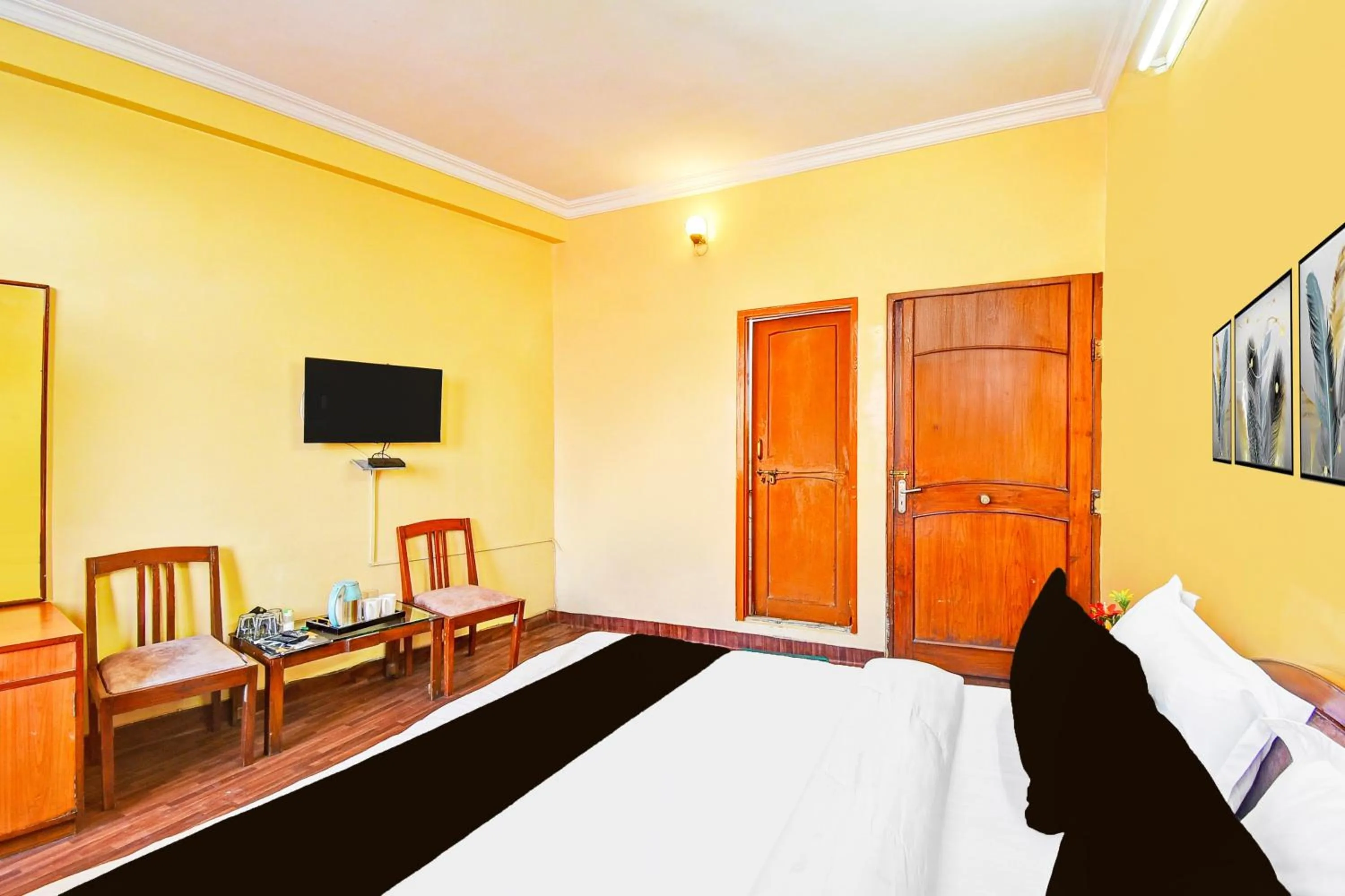 Bedroom, Bed in Super Collection O Hathroi Market Near Dhuleshwar Garden formerly Hotel Rishi