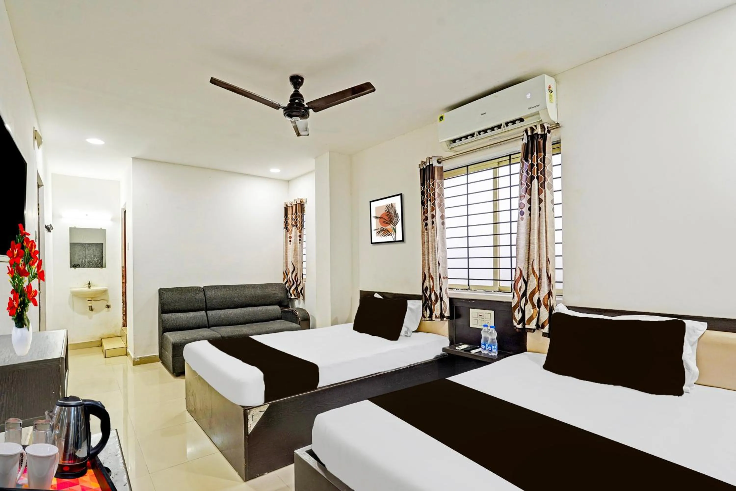 Bedroom, Bed in Collection O Vanamthopu Center Nellore Formerly ESR Guest Inn