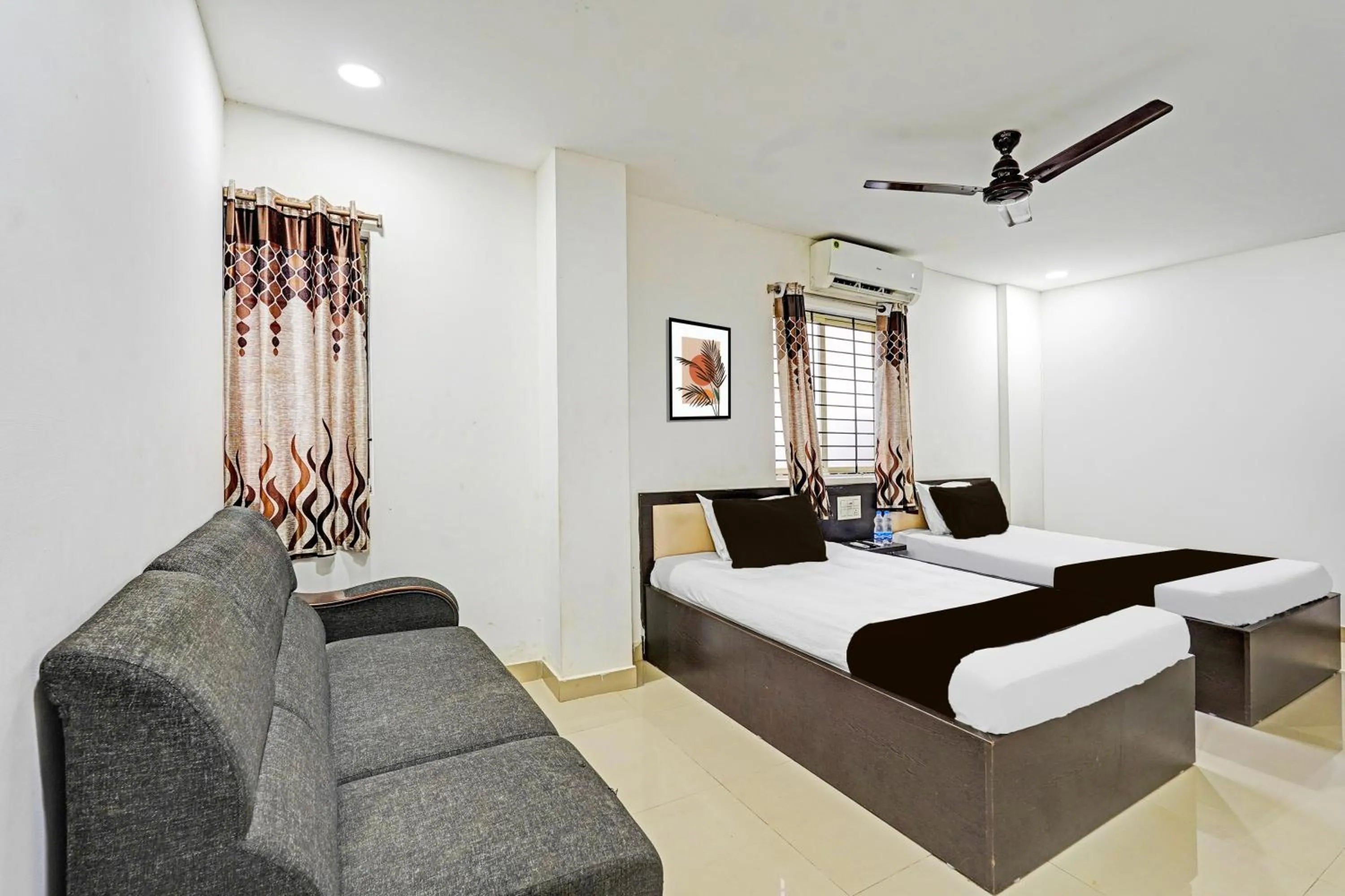 Bedroom, Bed in Collection O Vanamthopu Center Nellore Formerly ESR Guest Inn