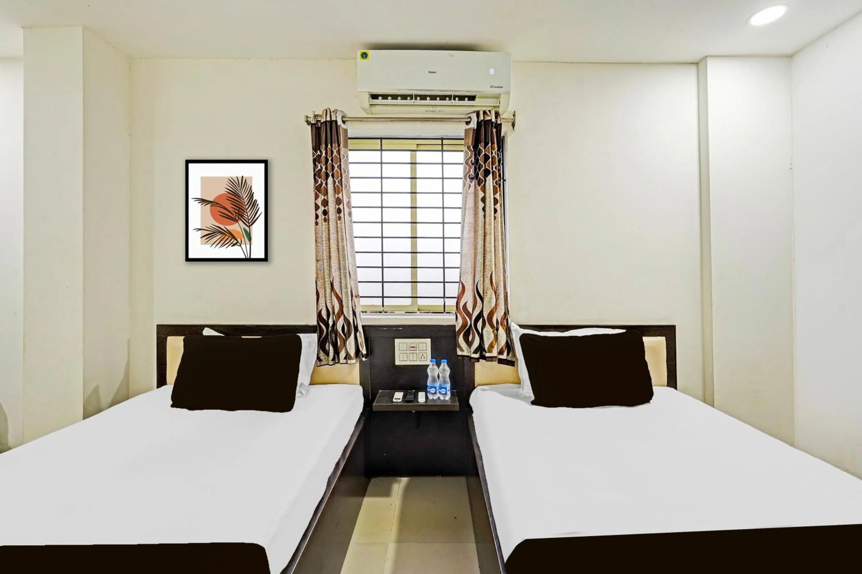Bedroom, Bed in Collection O Vanamthopu Center Nellore Formerly ESR Guest Inn