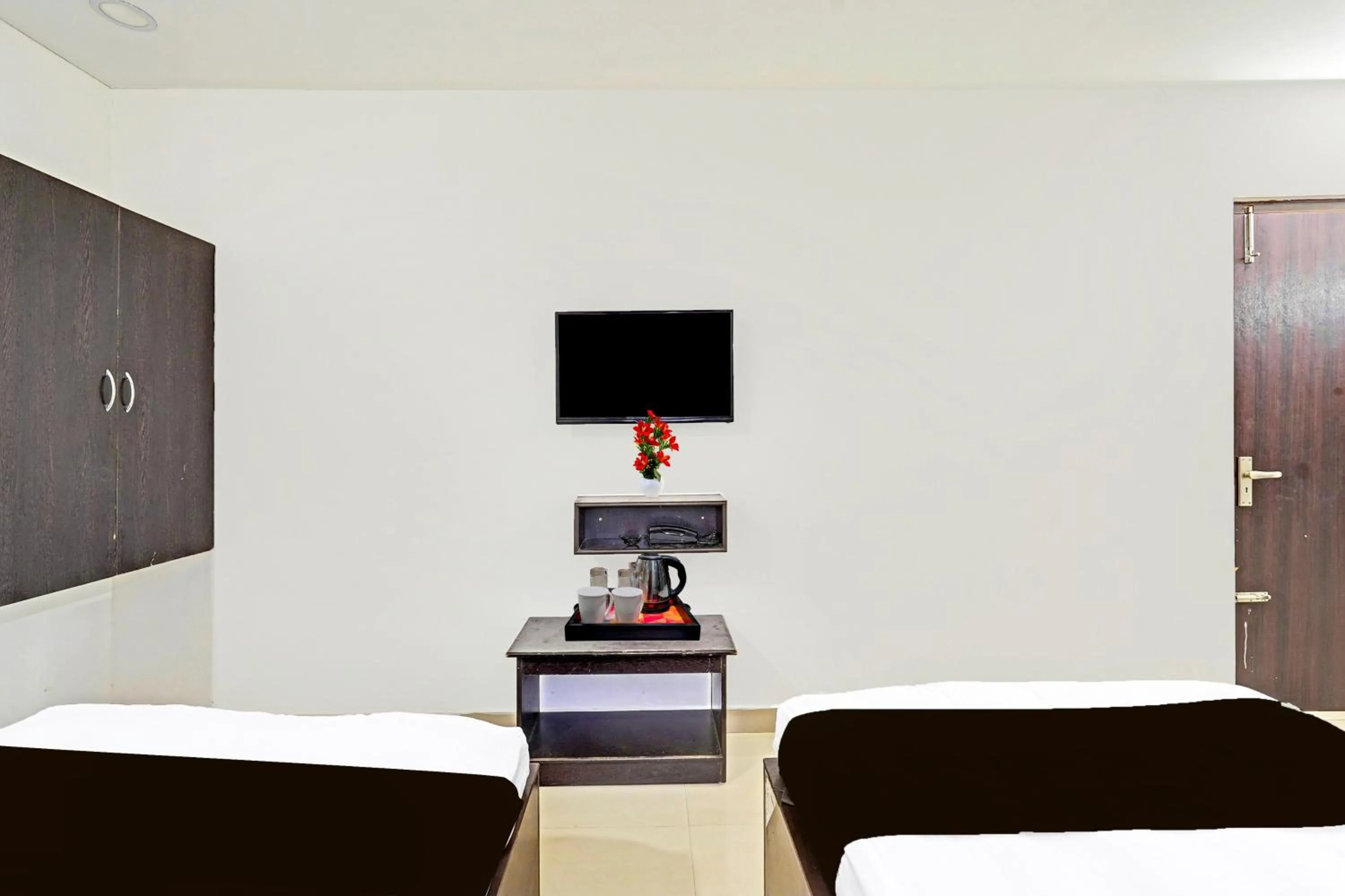 Bedroom, Bed in Collection O Vanamthopu Center Nellore Formerly ESR Guest Inn