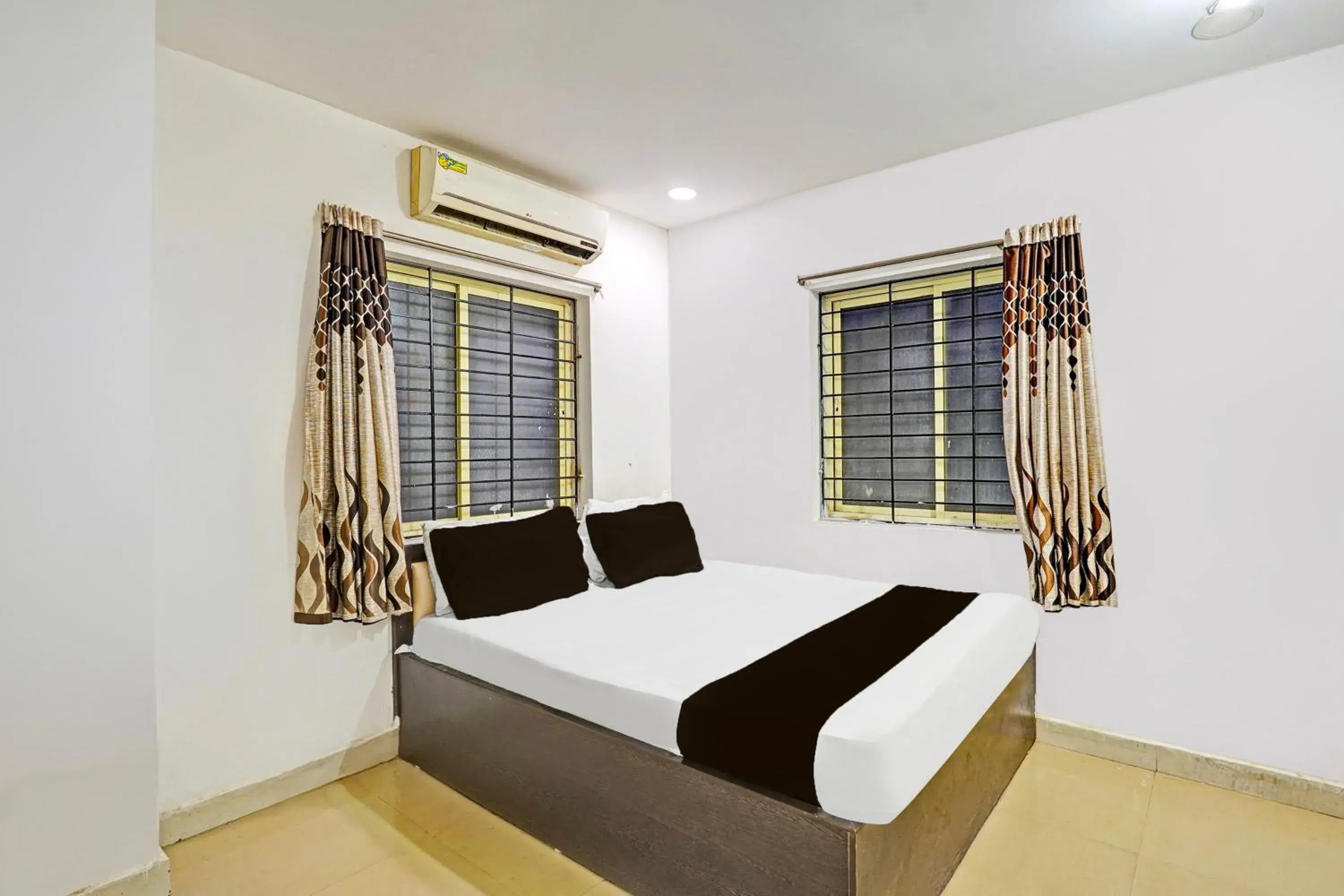 Deluxe Triple Room - single occupancy in Collection O Vanamthopu Center Nellore Formerly ESR Guest Inn Deluxe Triple Room - single occupancy in Collection O Vanamthopu Center Nellore Formerly ESR Guest Inn