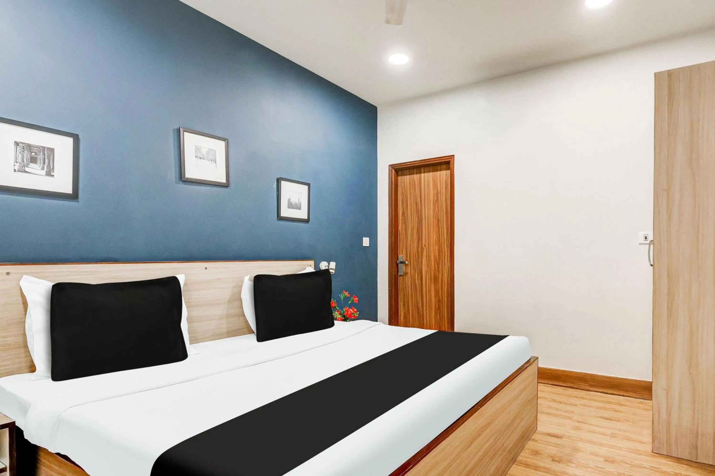 Bedroom, Bed in Super Collection O Palam Near Railway Station