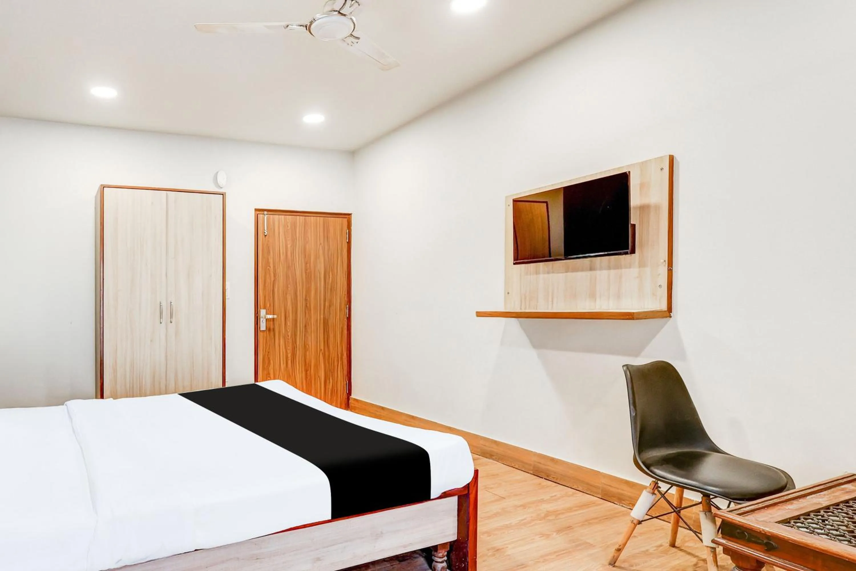 Bedroom, Bed in Super Collection O Palam Near Railway Station