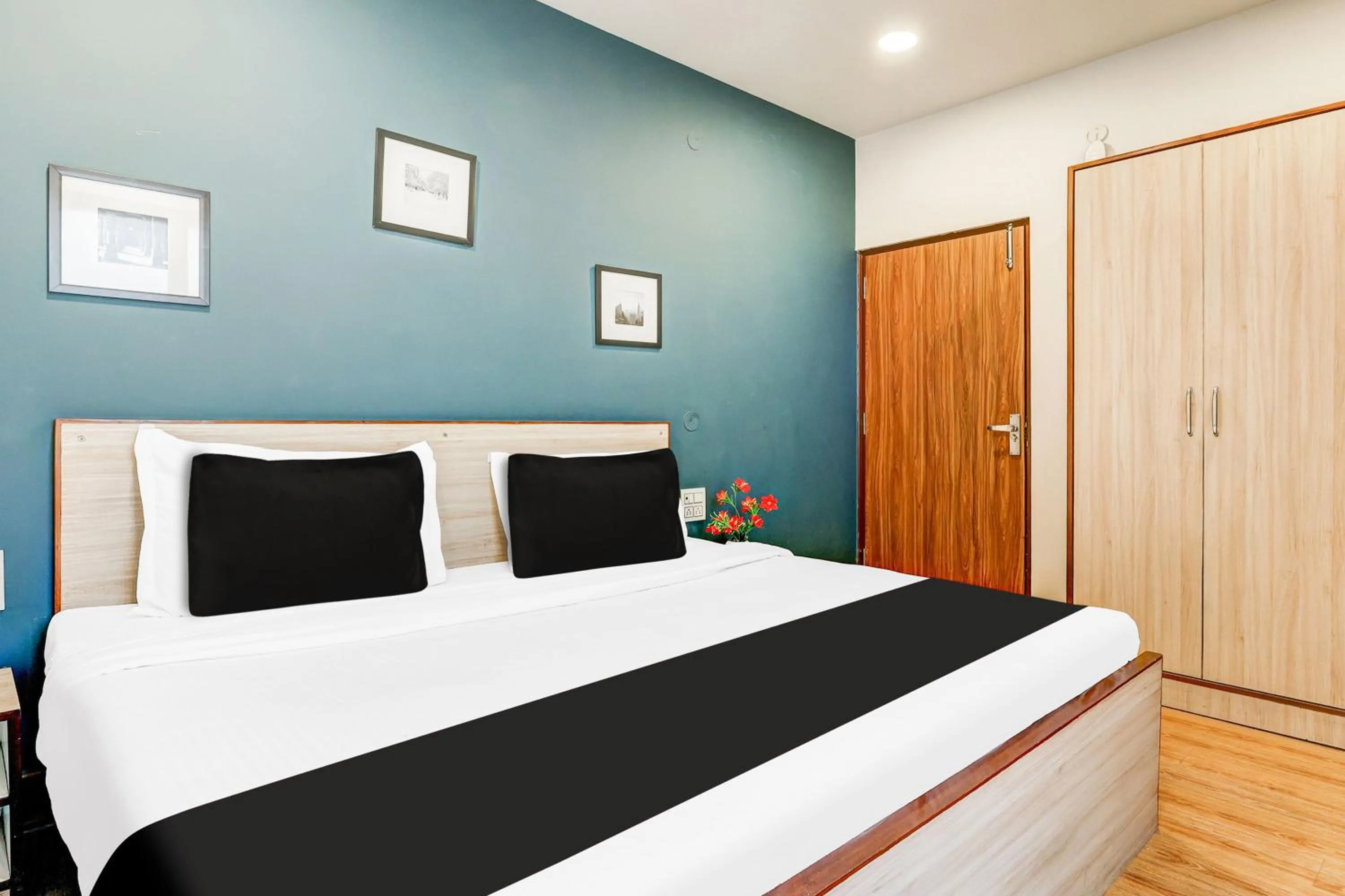 Bedroom, Bed in Super Collection O Palam Near Railway Station