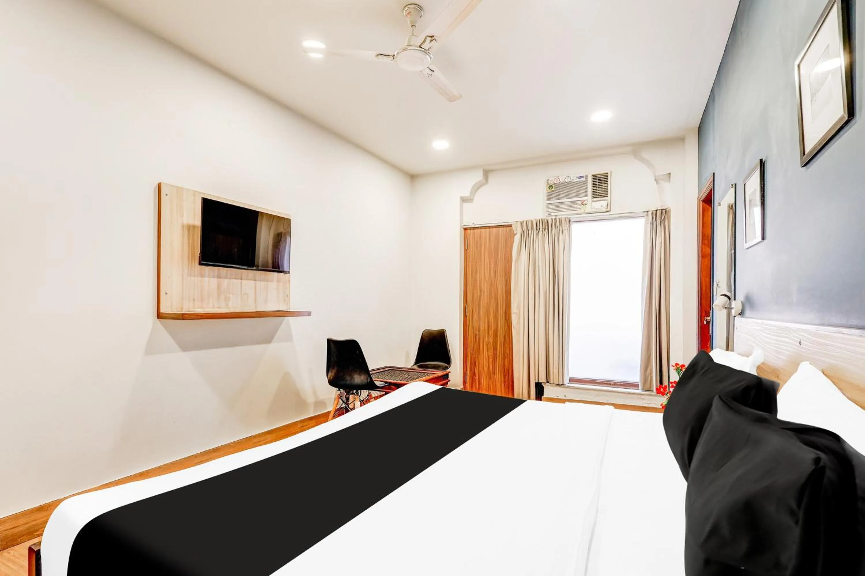 Bedroom, Bed in Super Collection O Palam Near Railway Station