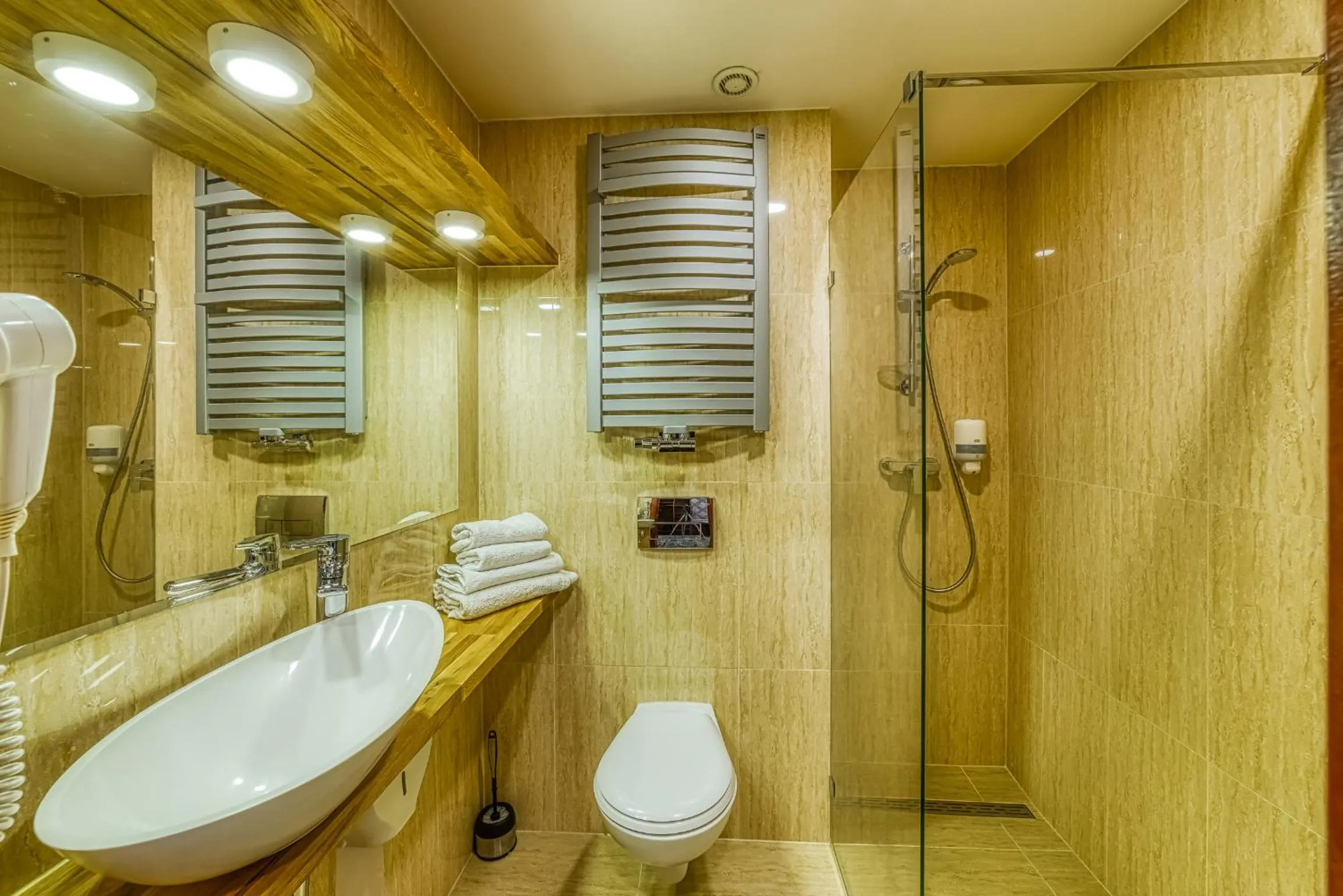 Shower in Grand Częstochowa