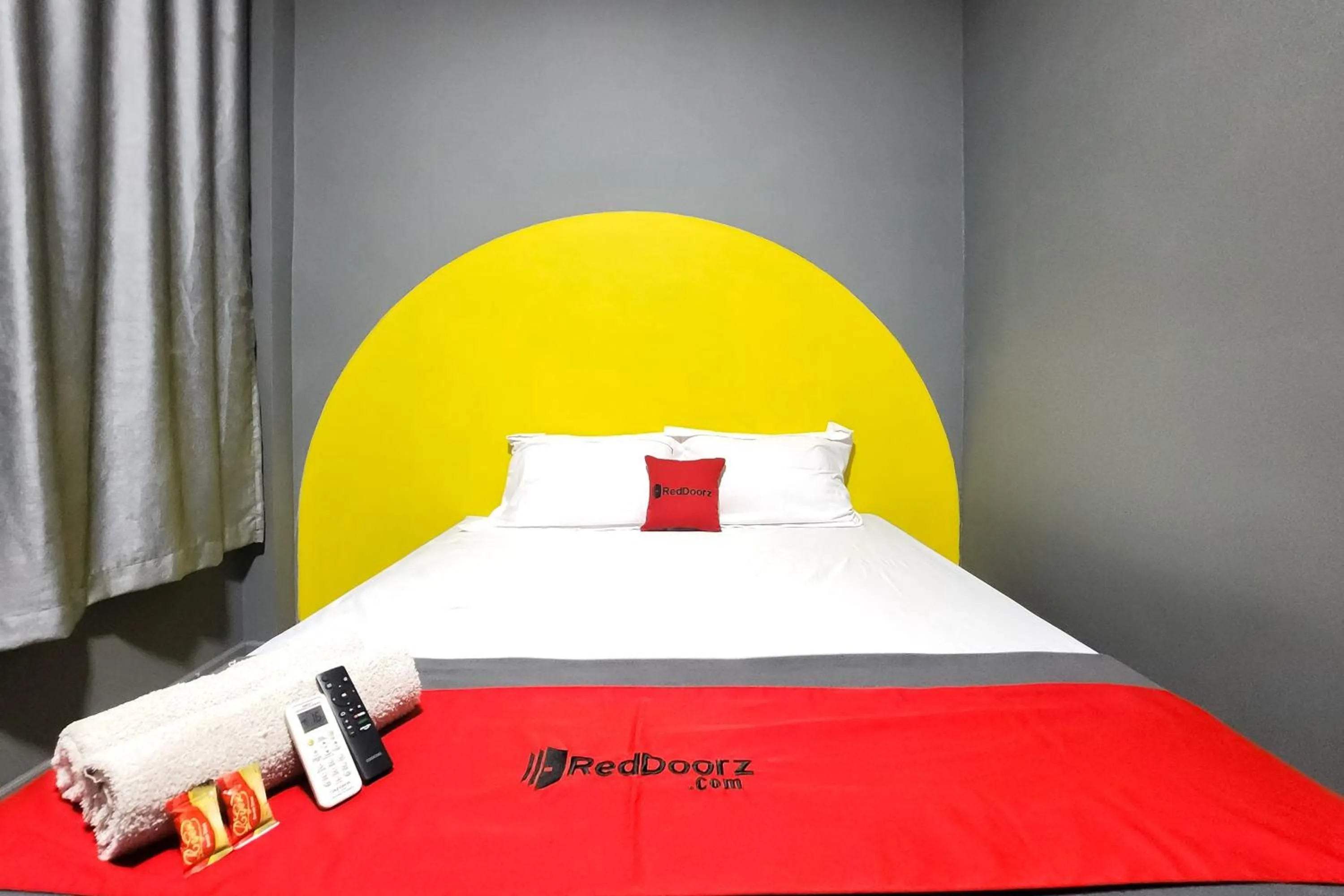Bedroom, Bed in RedDoorz Near Stasiun Tanah Abang
