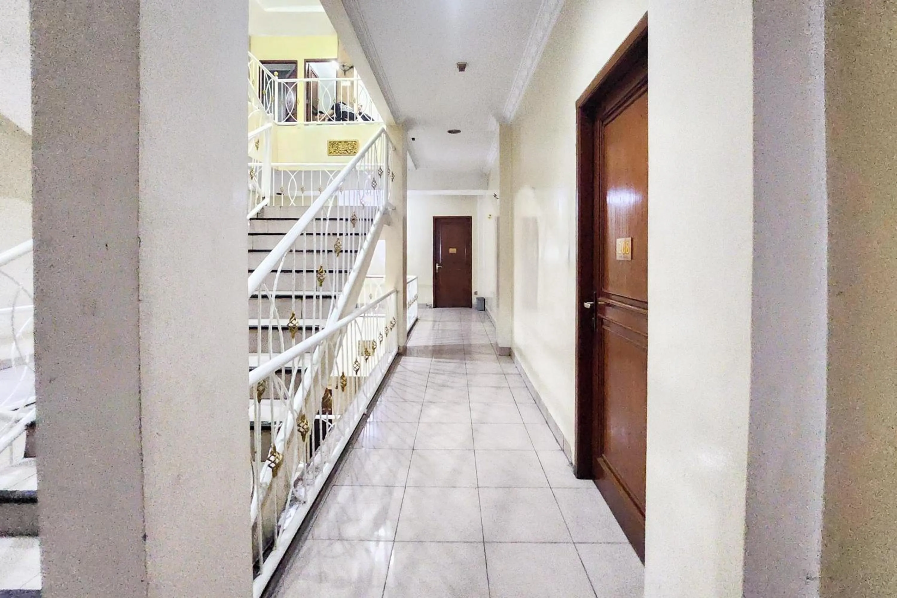 Property building in RedDoorz Near Stasiun Tanah Abang
