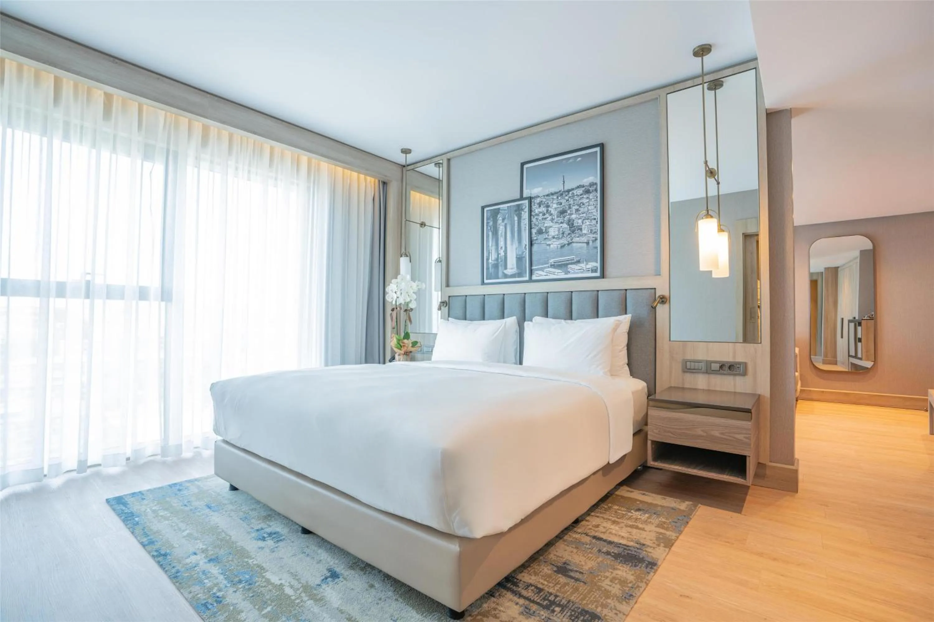 Photo of the whole room, Bed in Radisson Hotel Istanbul Merter