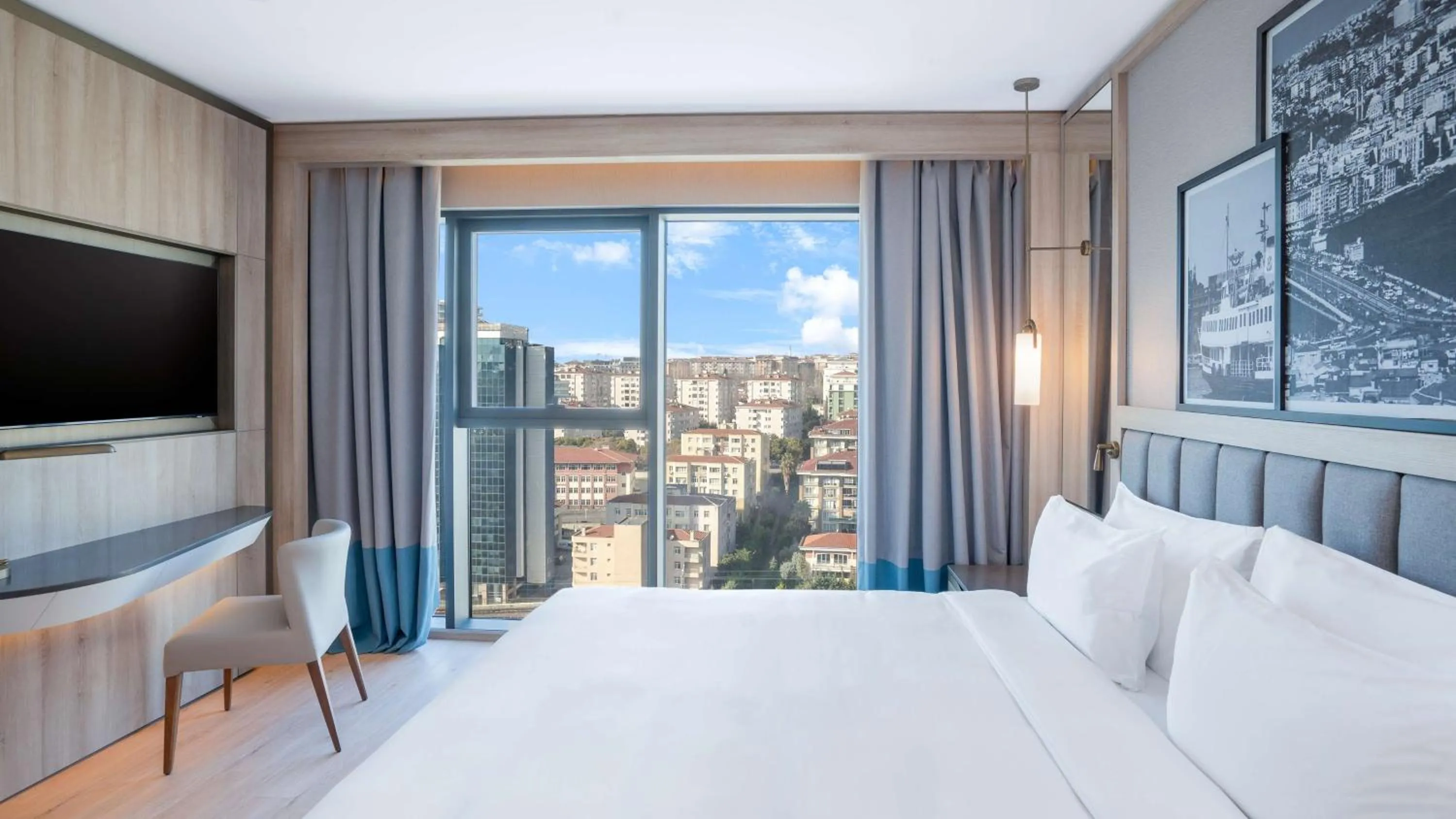 Bedroom, Bed in Radisson Hotel Istanbul Merter