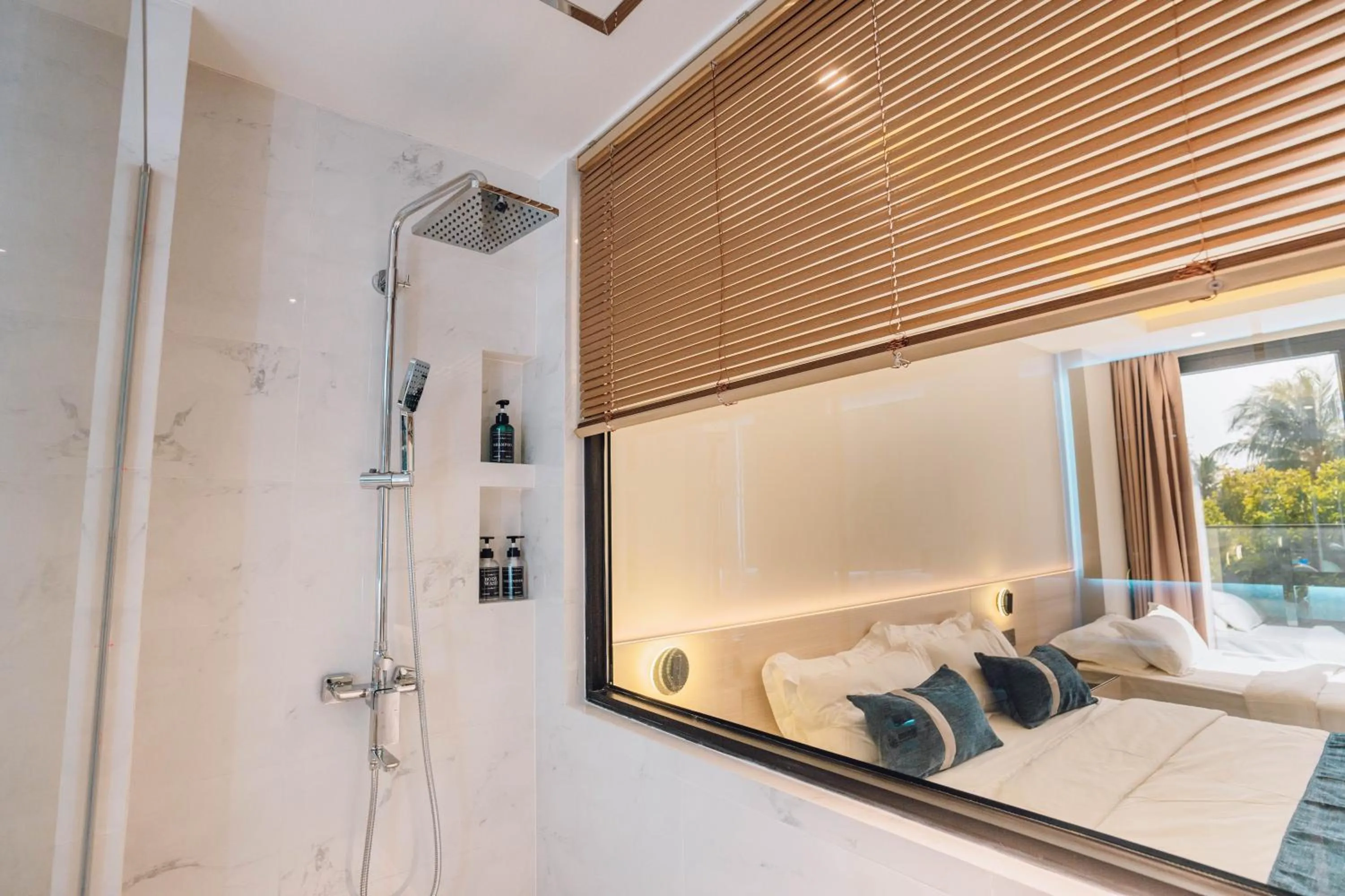 Shower, Bed in Ocean Pearl Fuvahmulah