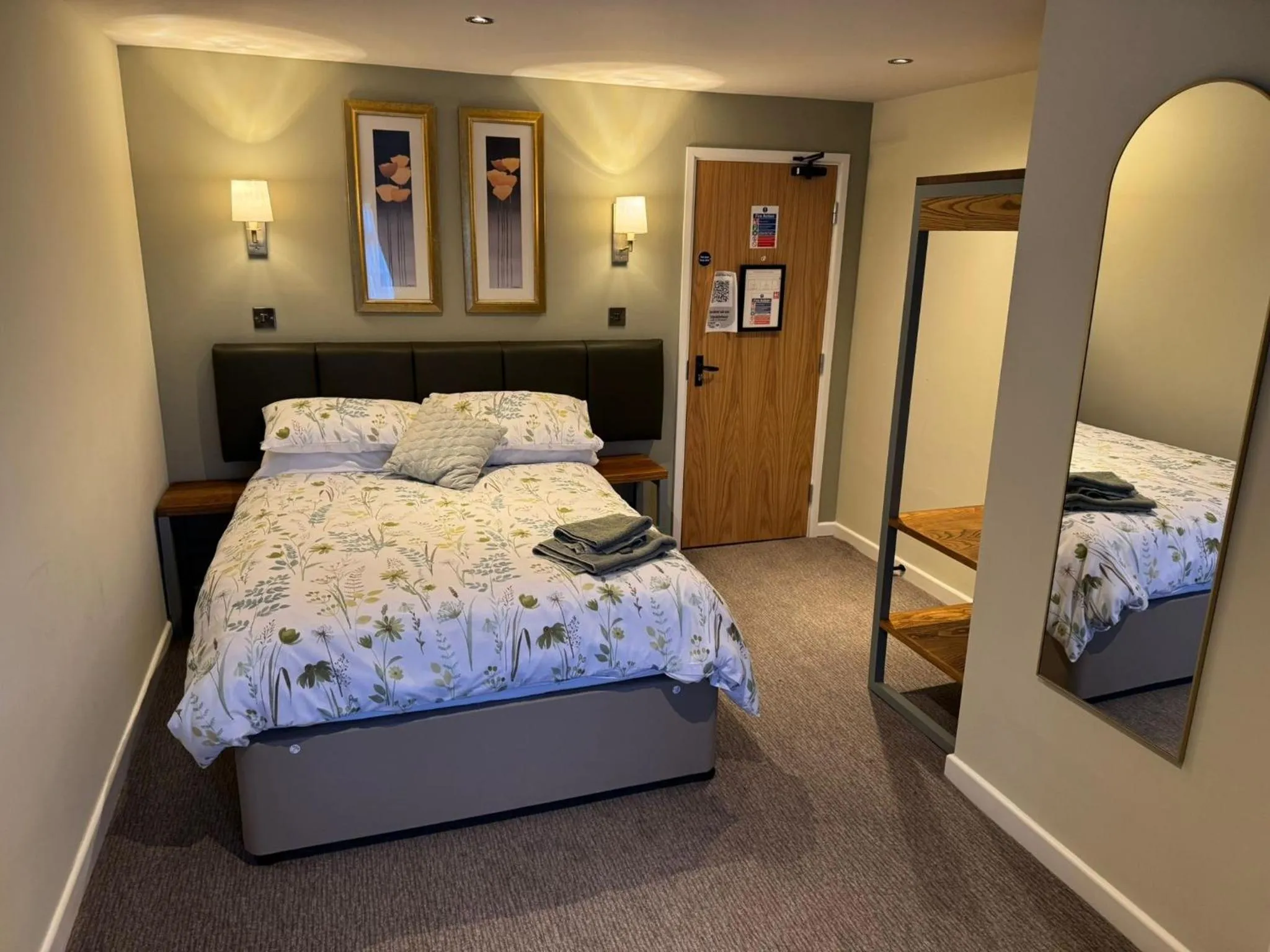 Bedroom, Bed in The Shambles