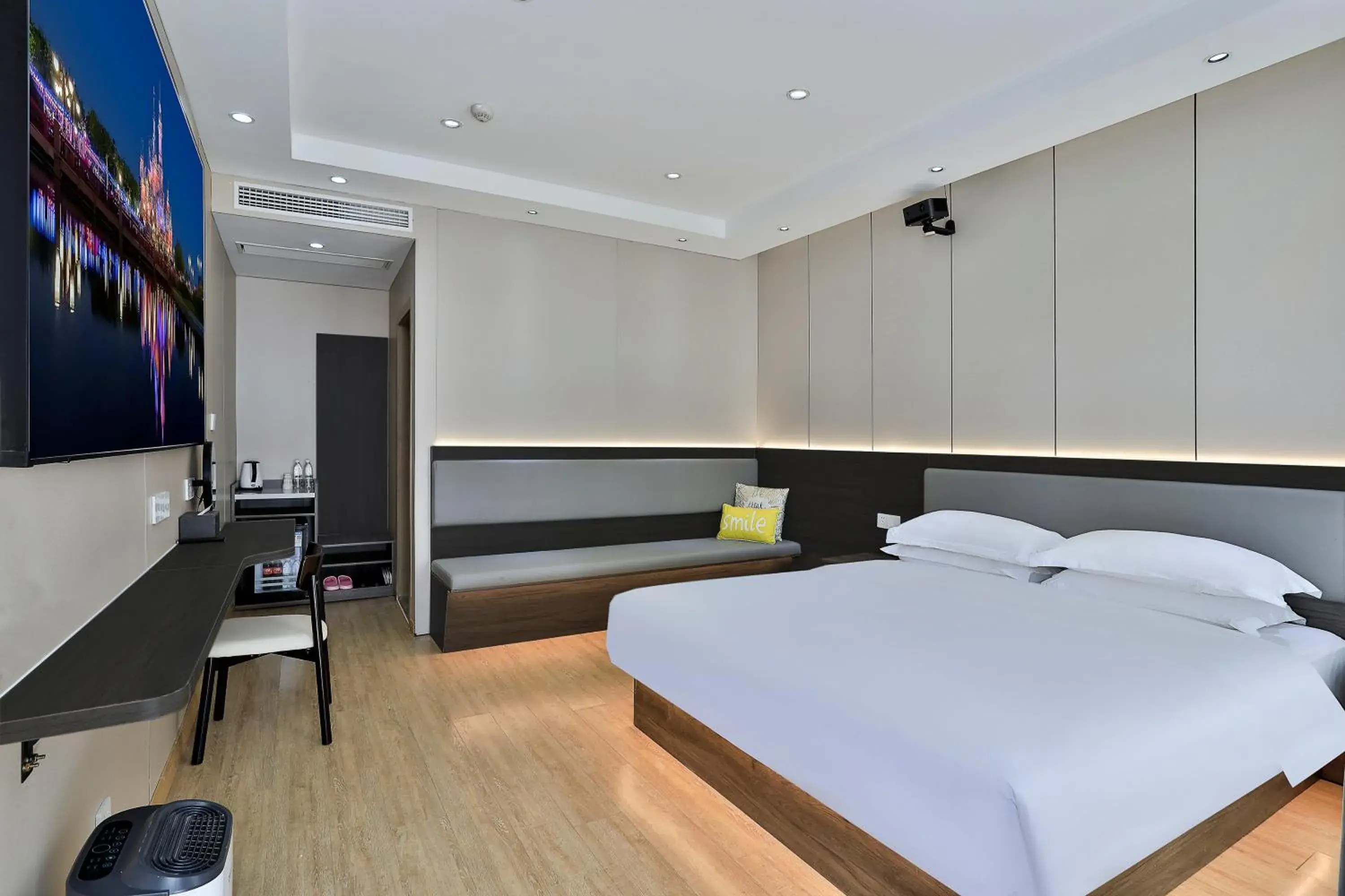 Small Double Room in Yinshu Lunasvilla Courtyard Garden Resort Hotel Small Double Room in Yinshu Lunasvilla Courtyard Garden Resort Hotel