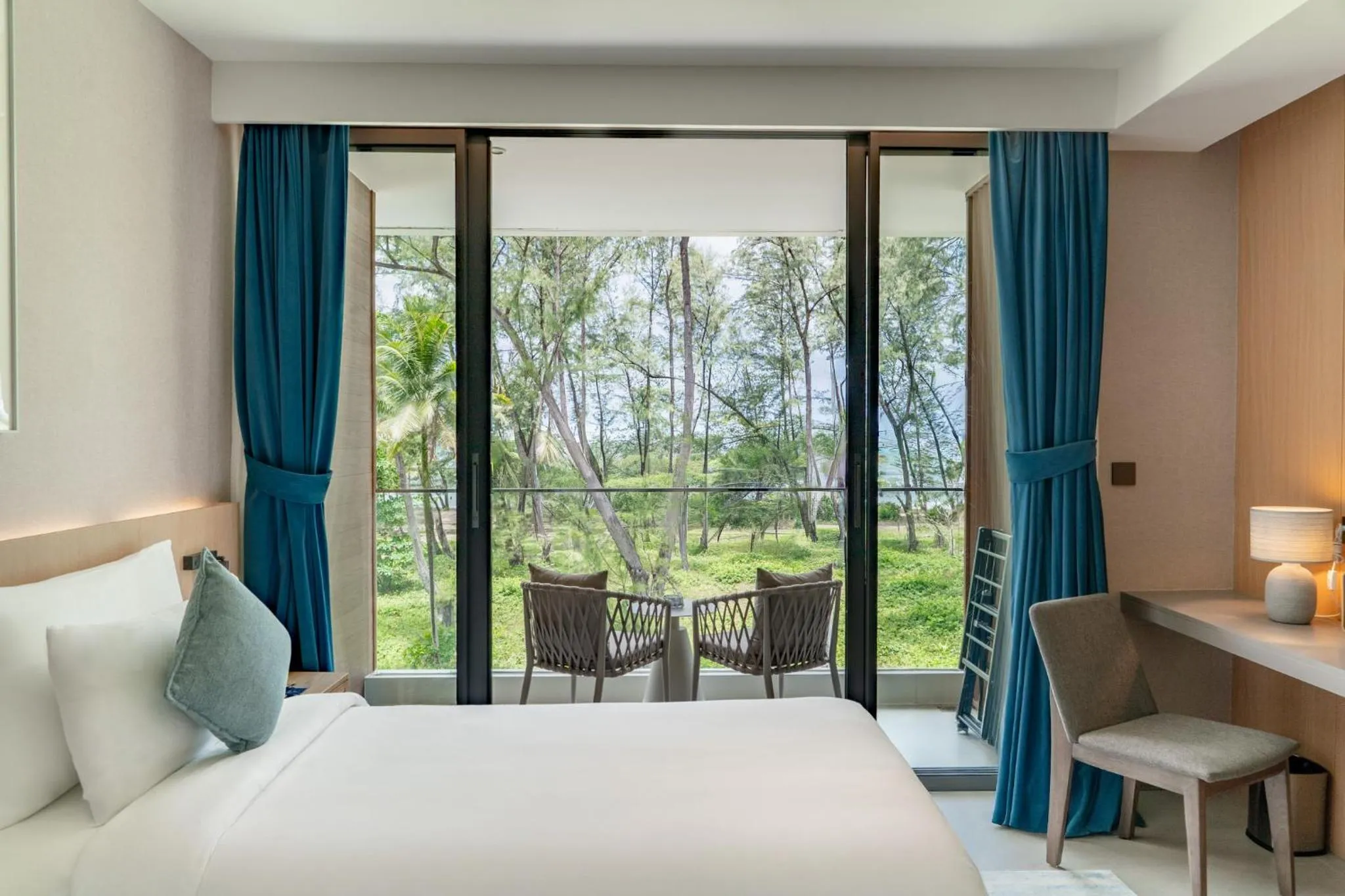 Sea view, Bed in Kora Beach Resort Phuket