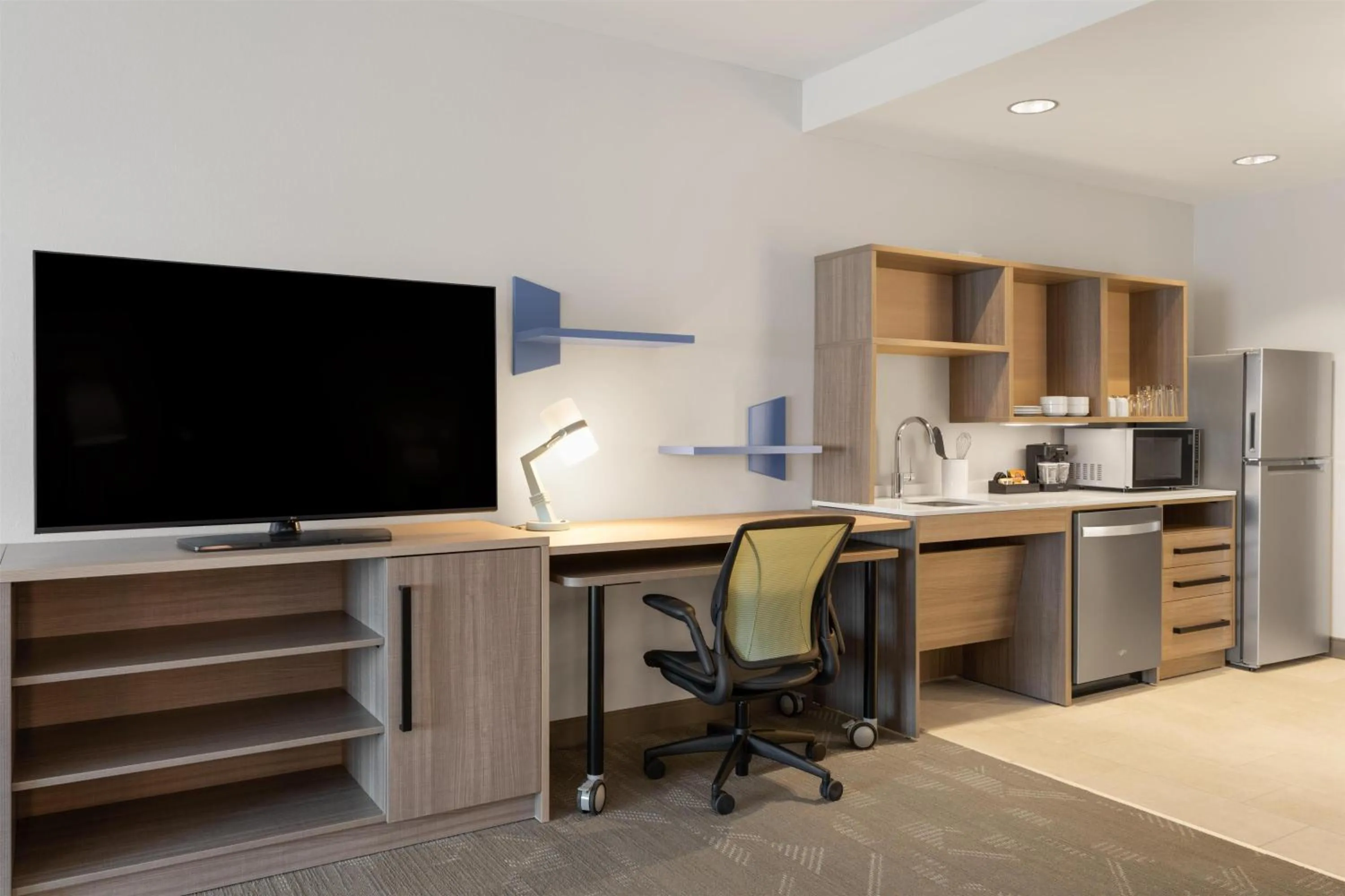 Bedroom in Home2 Suites By Hilton Kearney