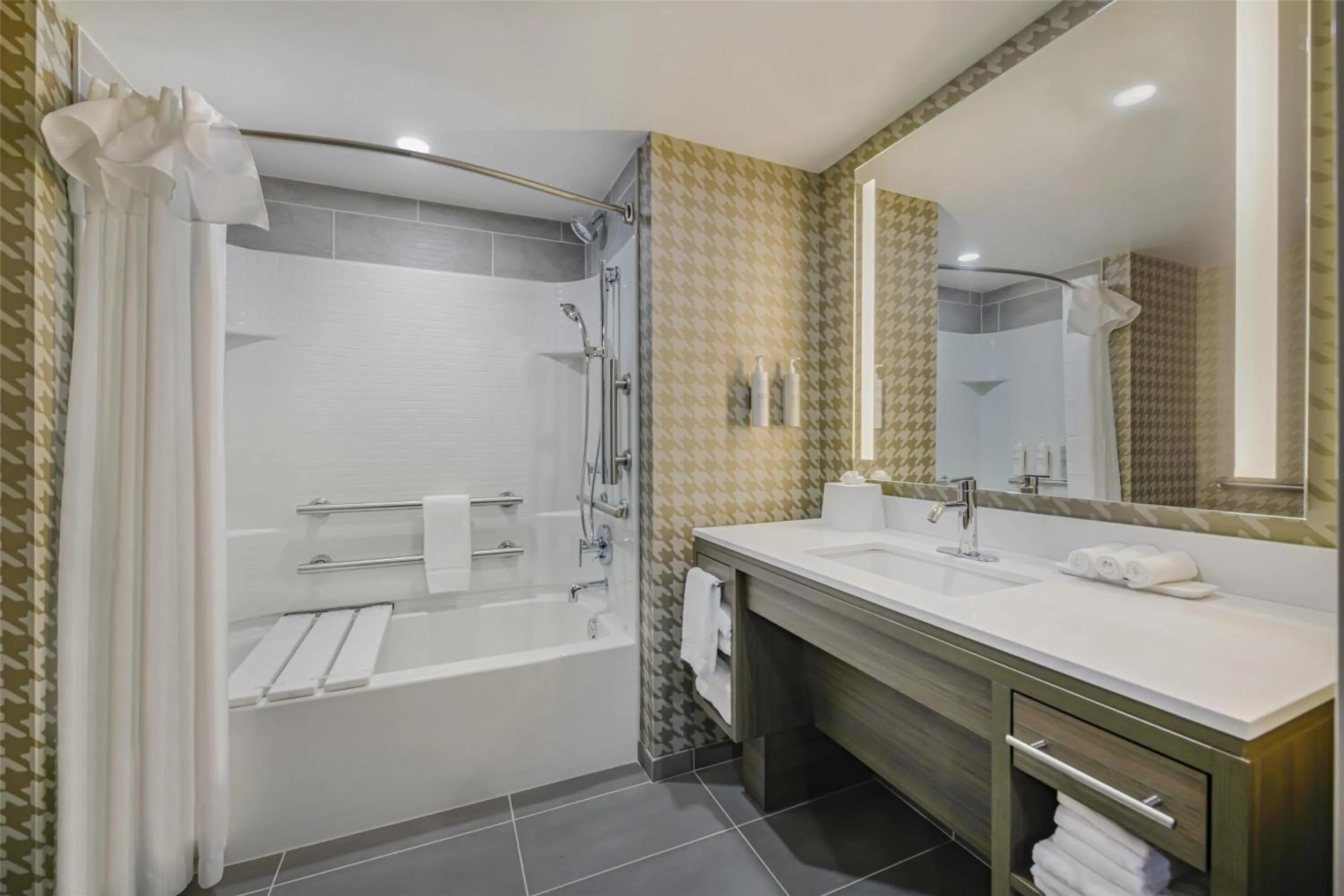 Bathroom in Home2 Suites By Hilton Guntersville