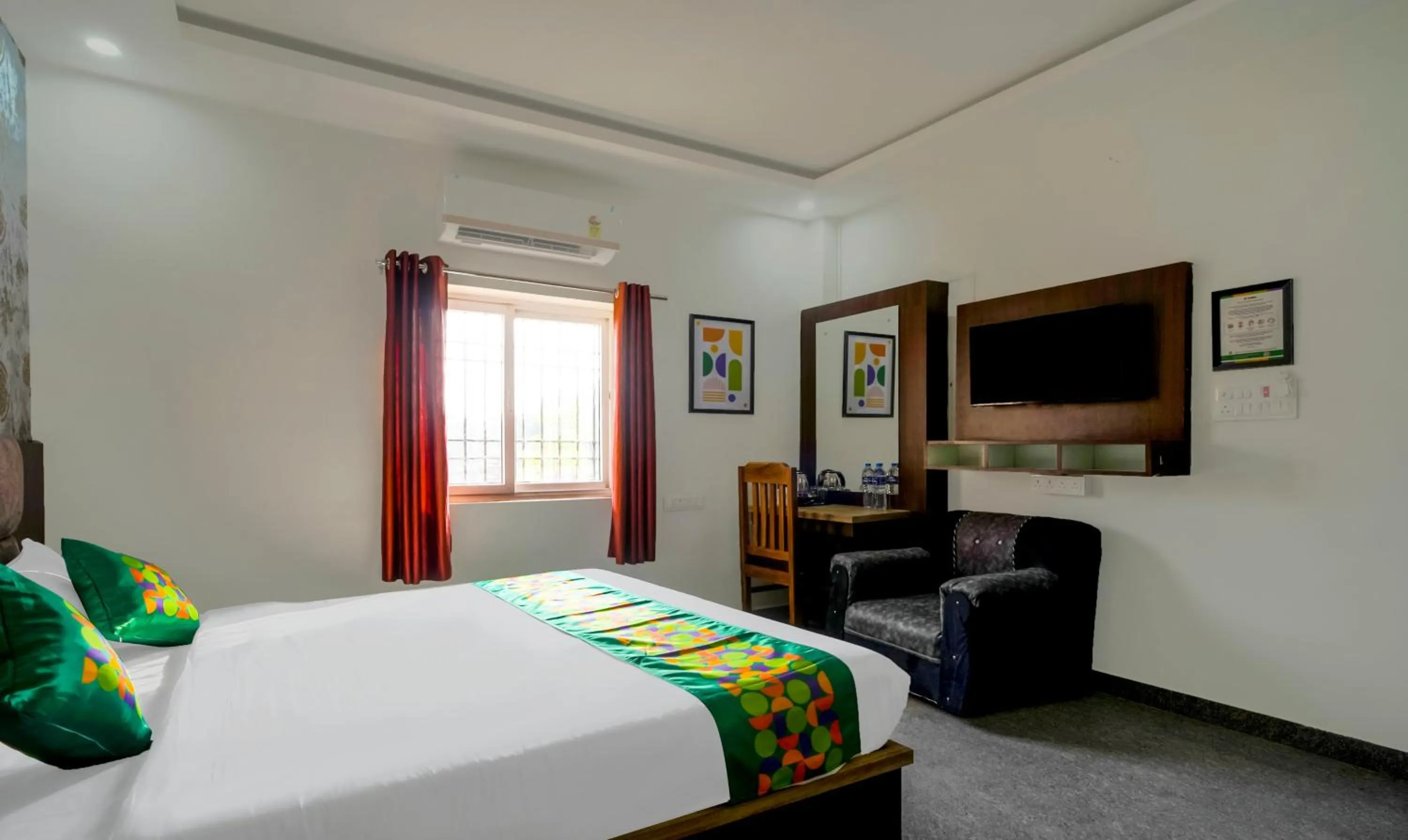 Bedroom, Bed in Treebo NPS Grand, Ranchi Railway Station