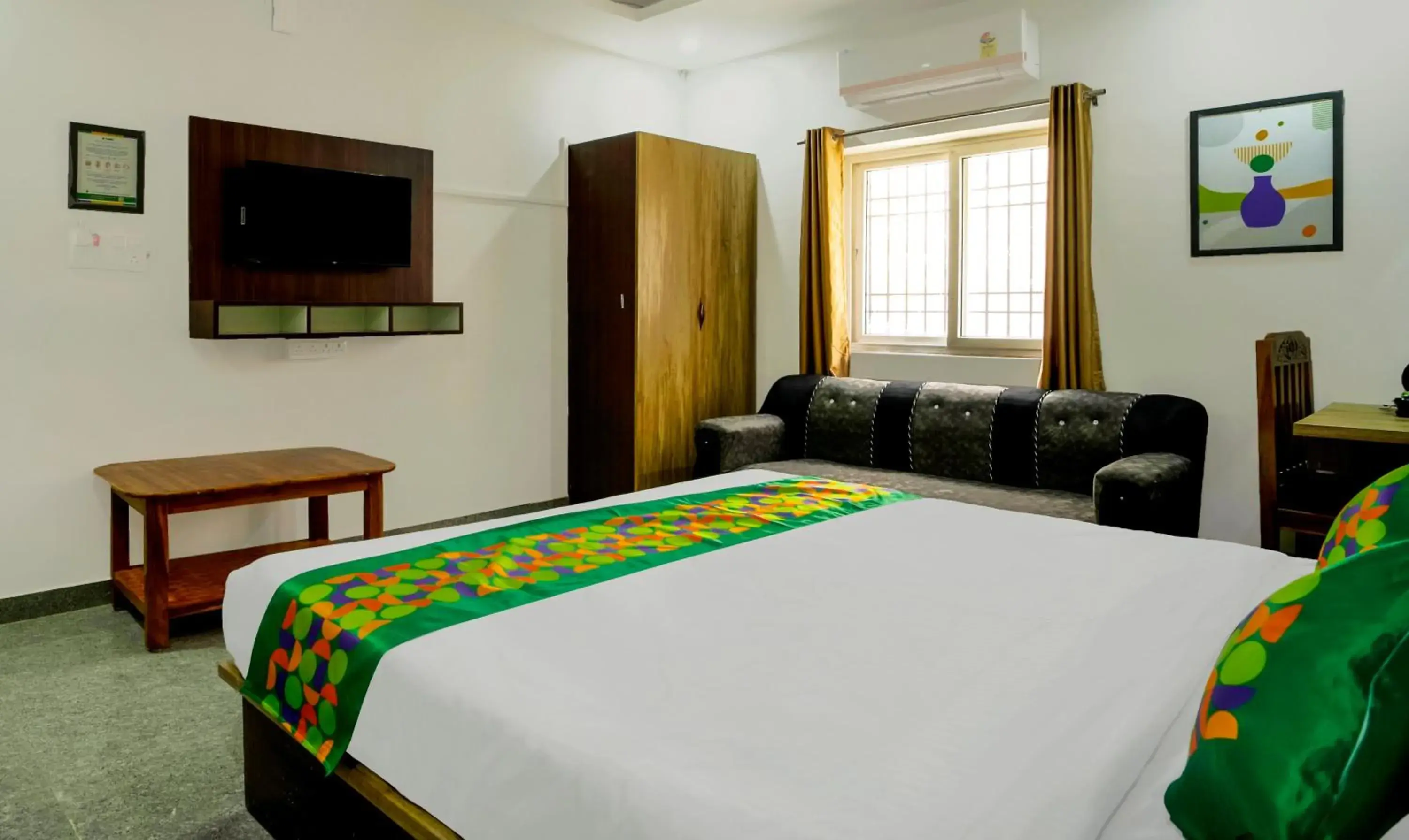 Bedroom, Bed in Treebo NPS Grand, Ranchi Railway Station Bedroom, Bed in Treebo NPS Grand, Ranchi Railway Station