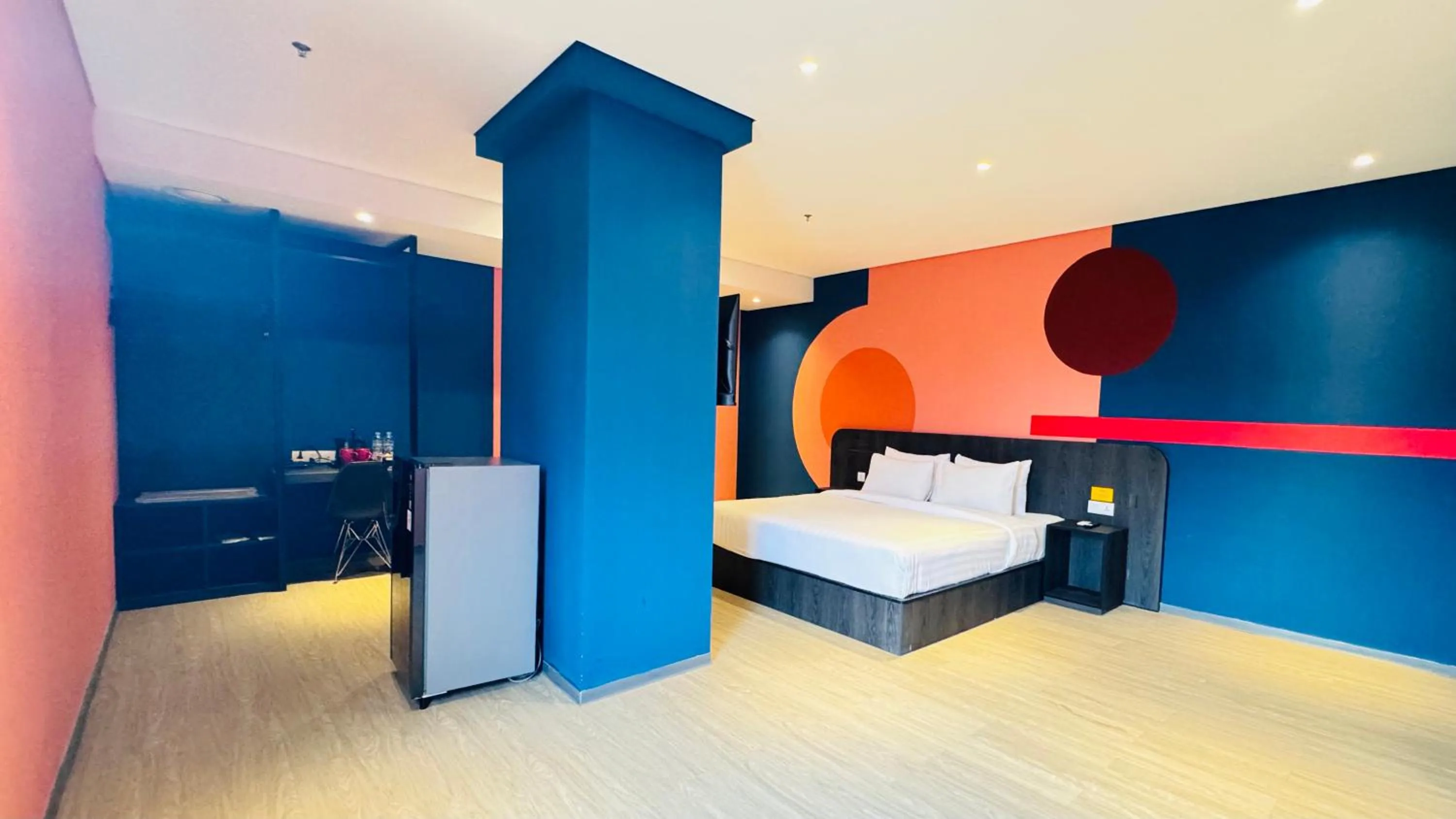 Bedroom, Bed in Yellow Bee Resort Cililitan