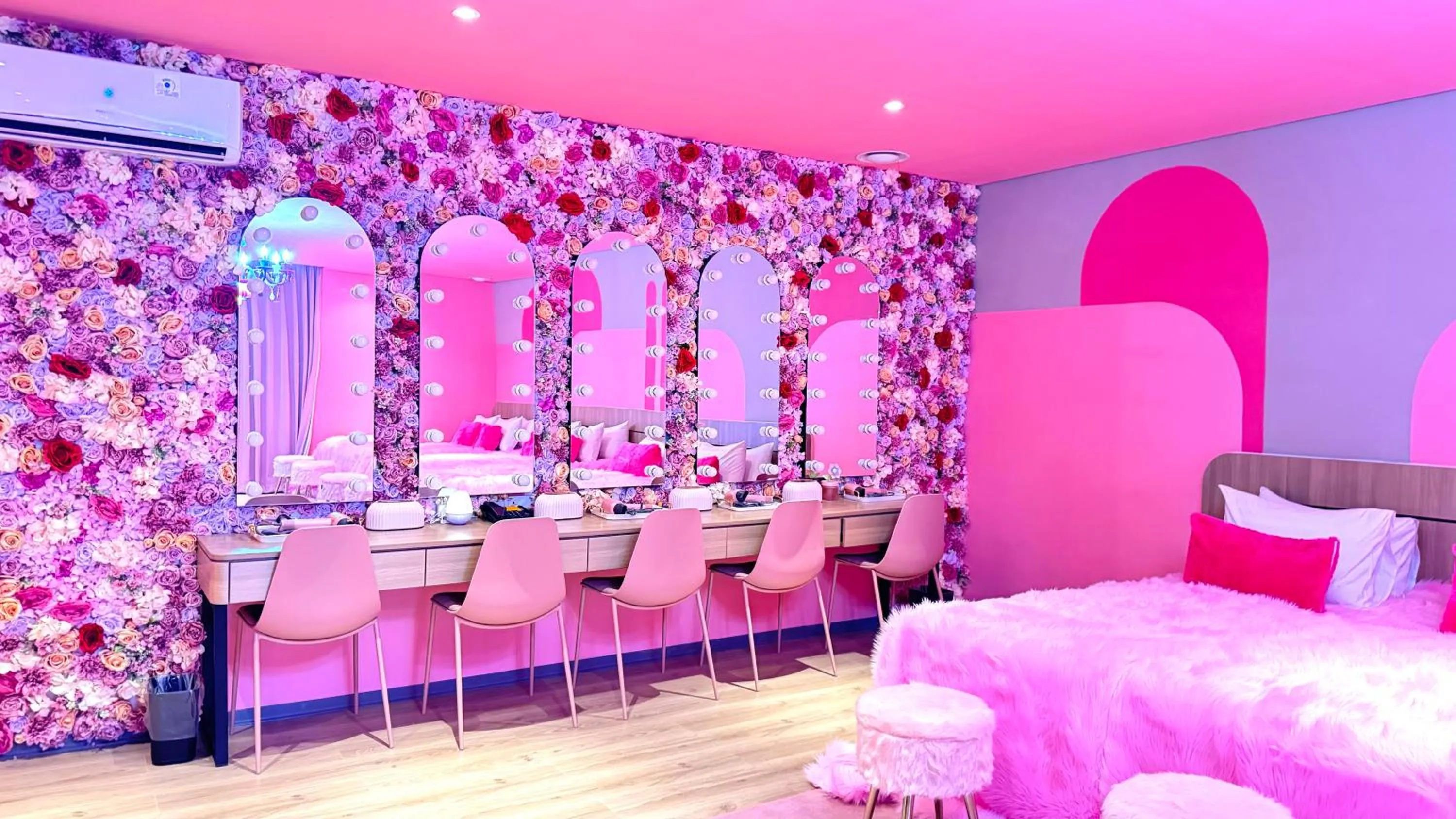 Bedroom in Yellow Bee Resort Cililitan