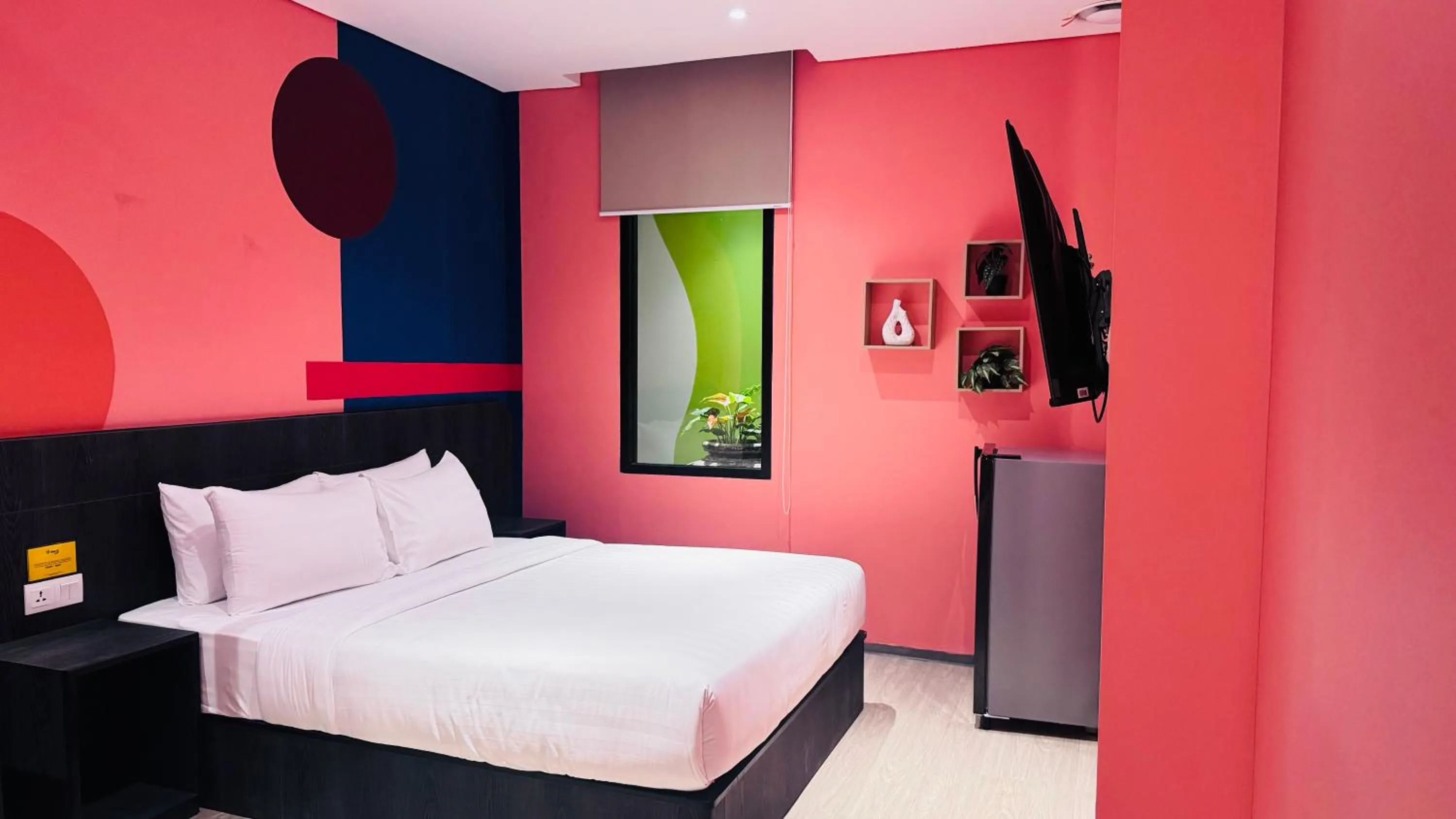 Bedroom, Bed in Yellow Bee Resort Cililitan