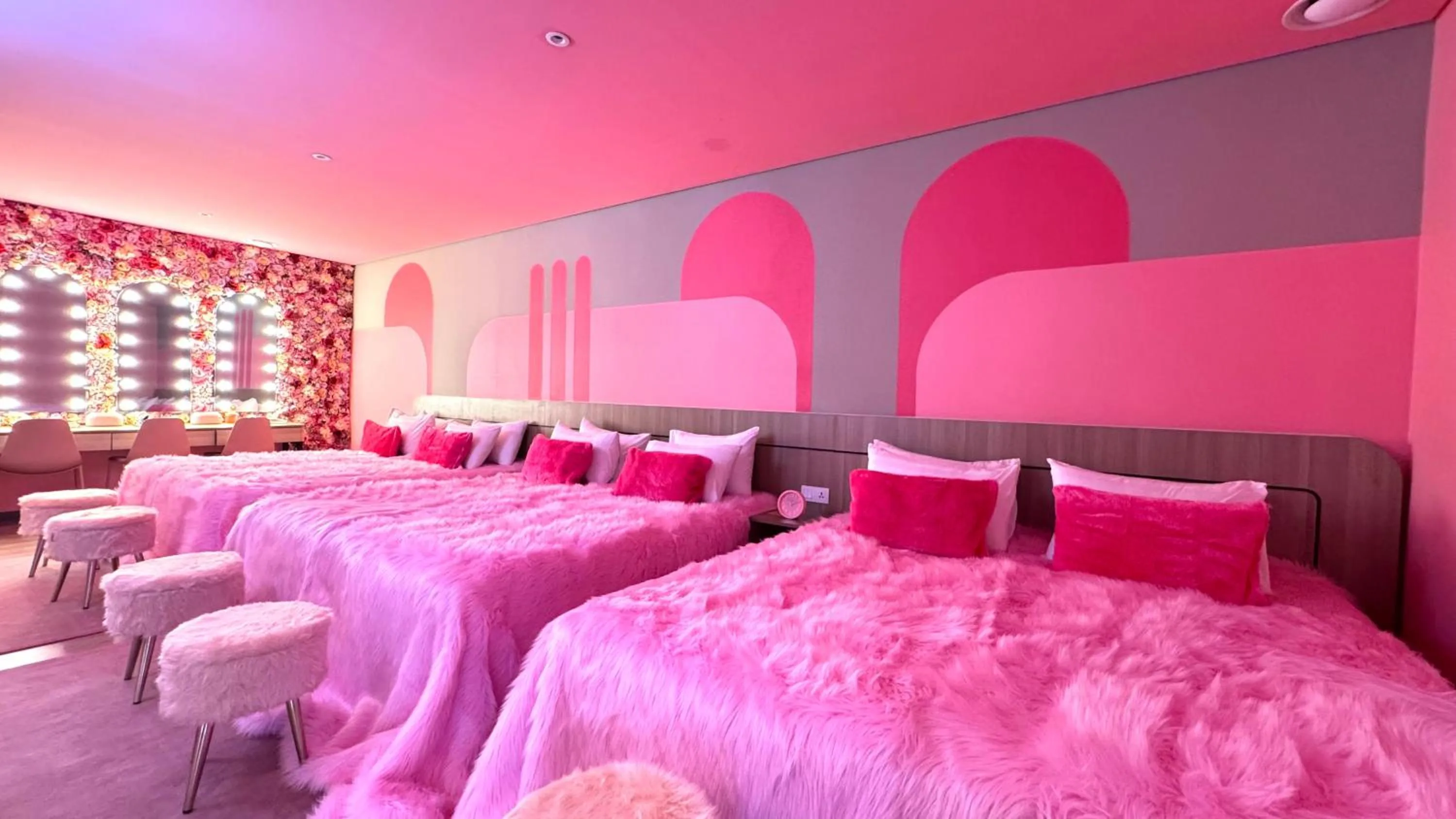 Bedroom, Bed in Yellow Bee Resort Cililitan