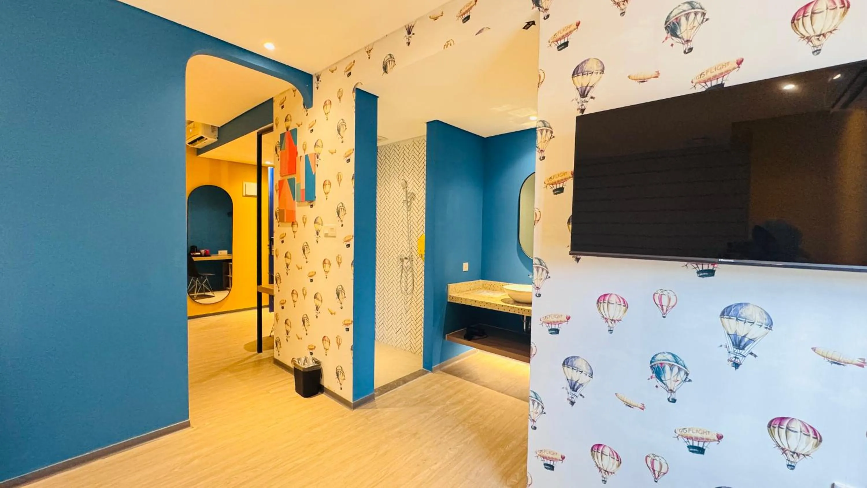 Bathroom, Bed in Yellow Bee Resort Cililitan