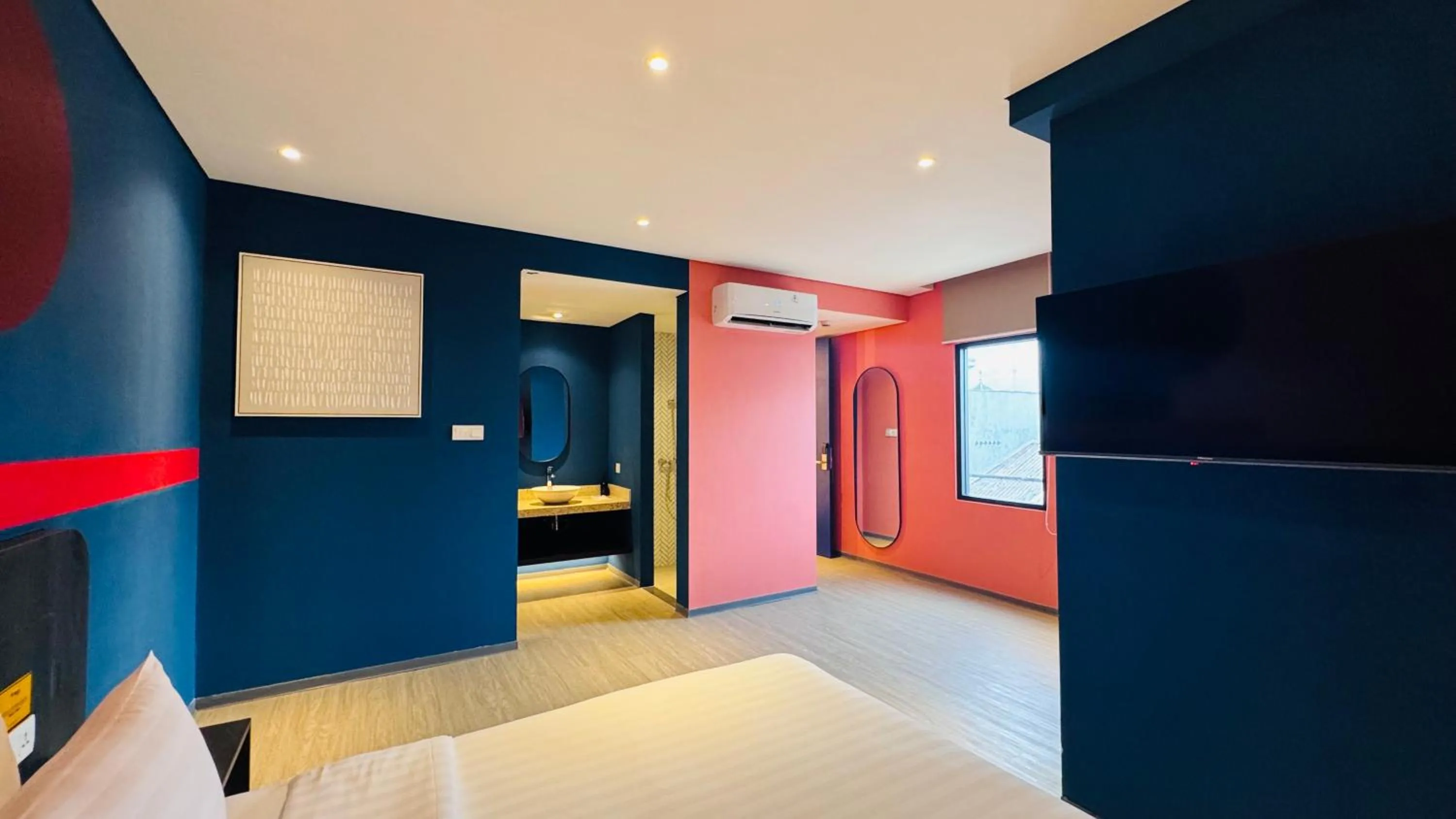 Bed in Yellow Bee Resort Cililitan