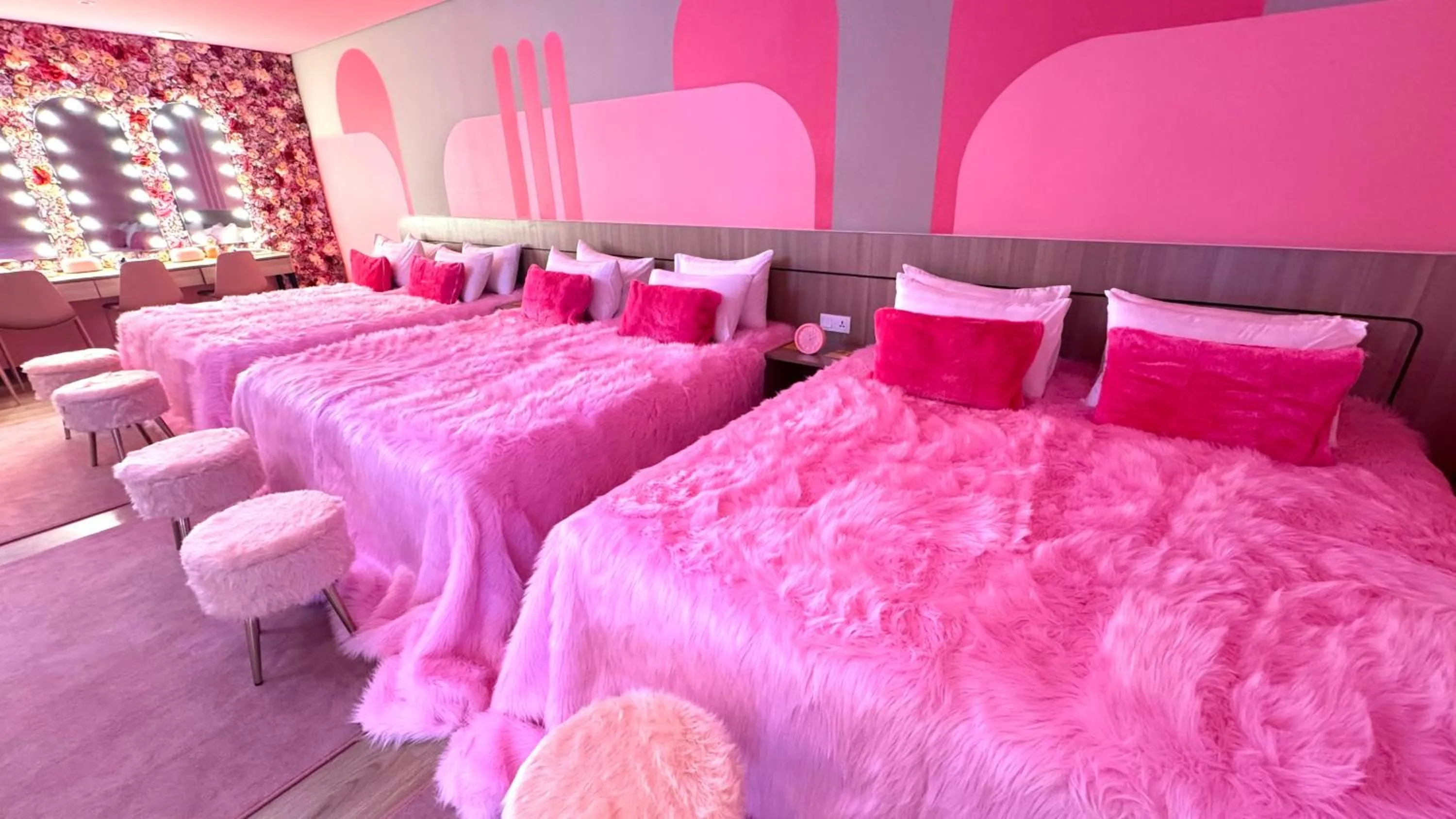 Bedroom, Bed in Yellow Bee Resort Cililitan