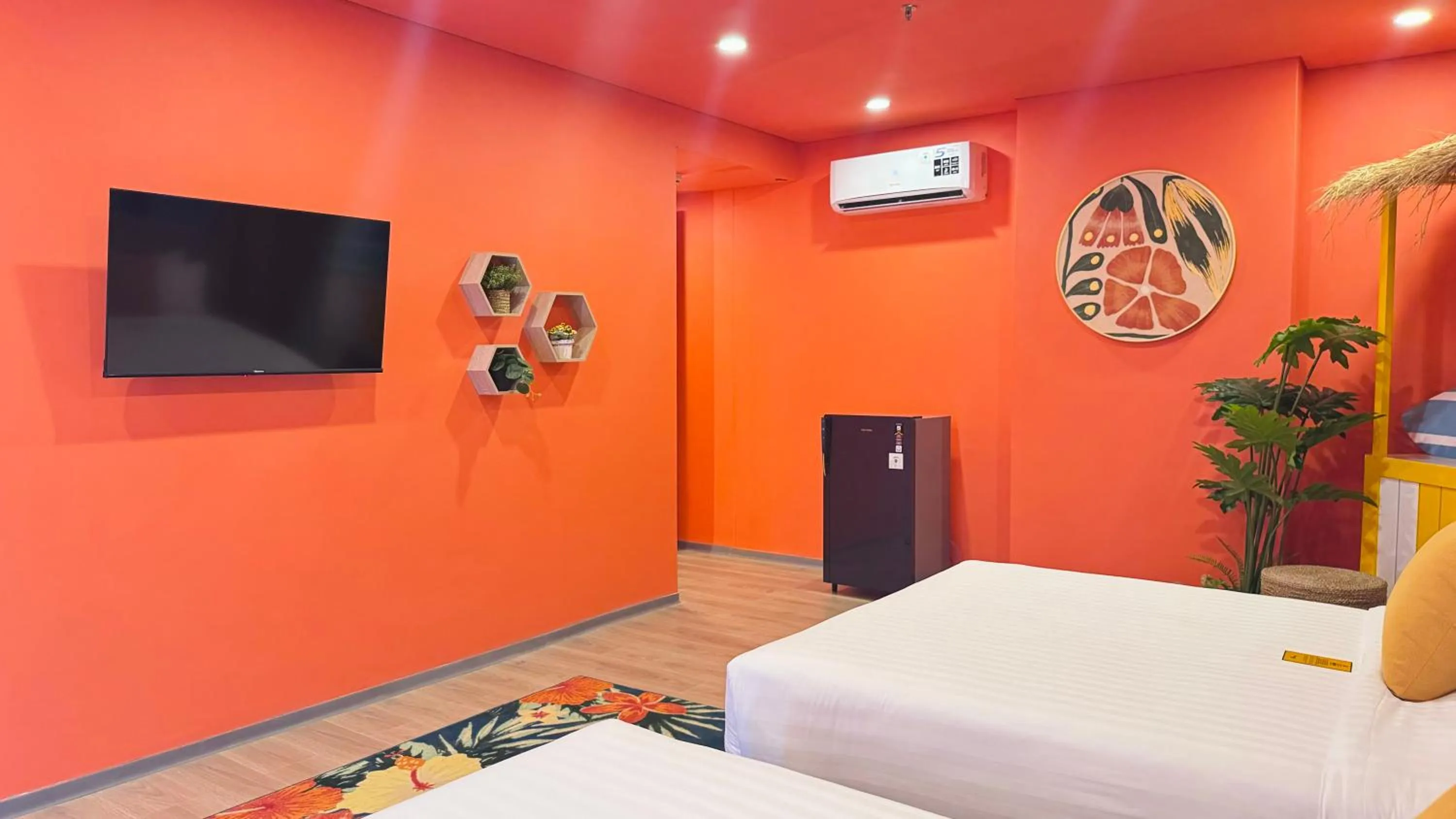 Bedroom, Bed in Yellow Bee Resort Cililitan