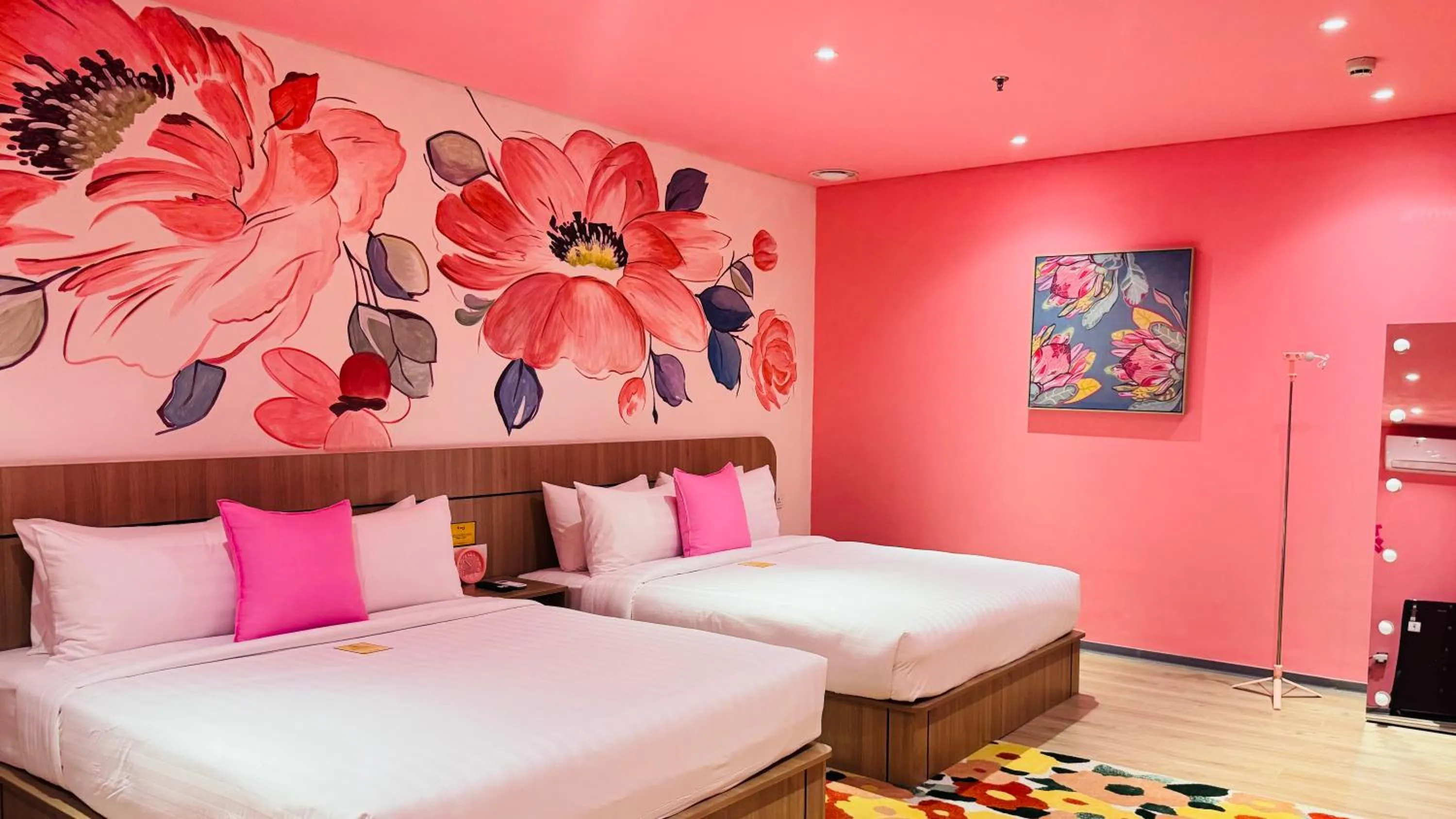 Bedroom, Bed in Yellow Bee Resort Cililitan