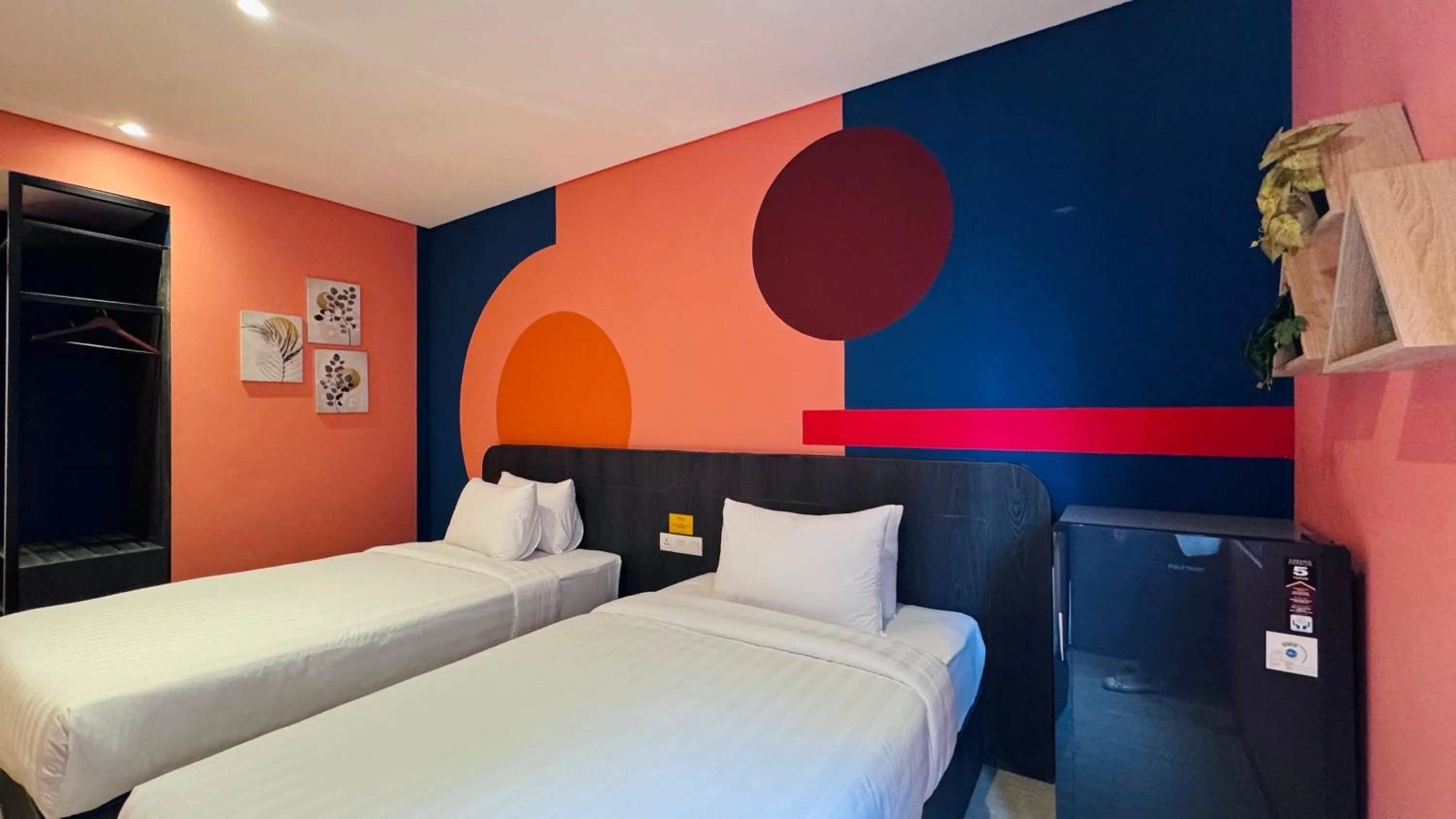 Bed in Yellow Bee Resort Cililitan