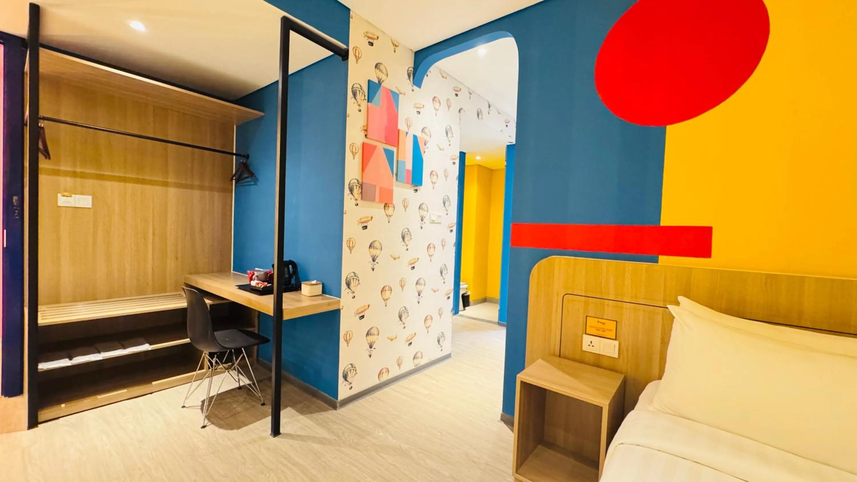 Bedroom, Bed in Yellow Bee Resort Cililitan