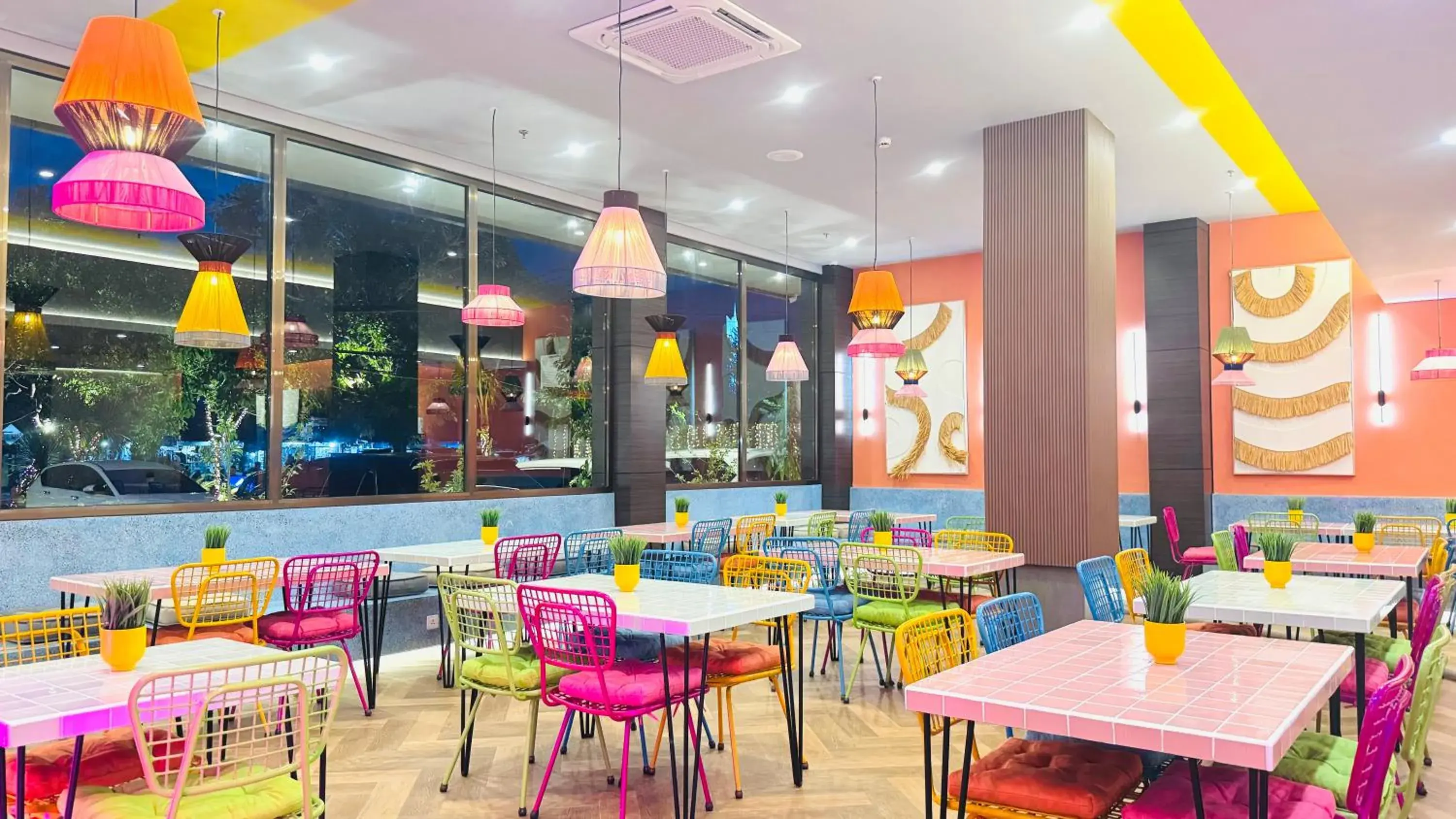 Restaurant/places to eat in Yellow Bee Resort Cililitan Restaurant/places to eat in Yellow Bee Resort Cililitan