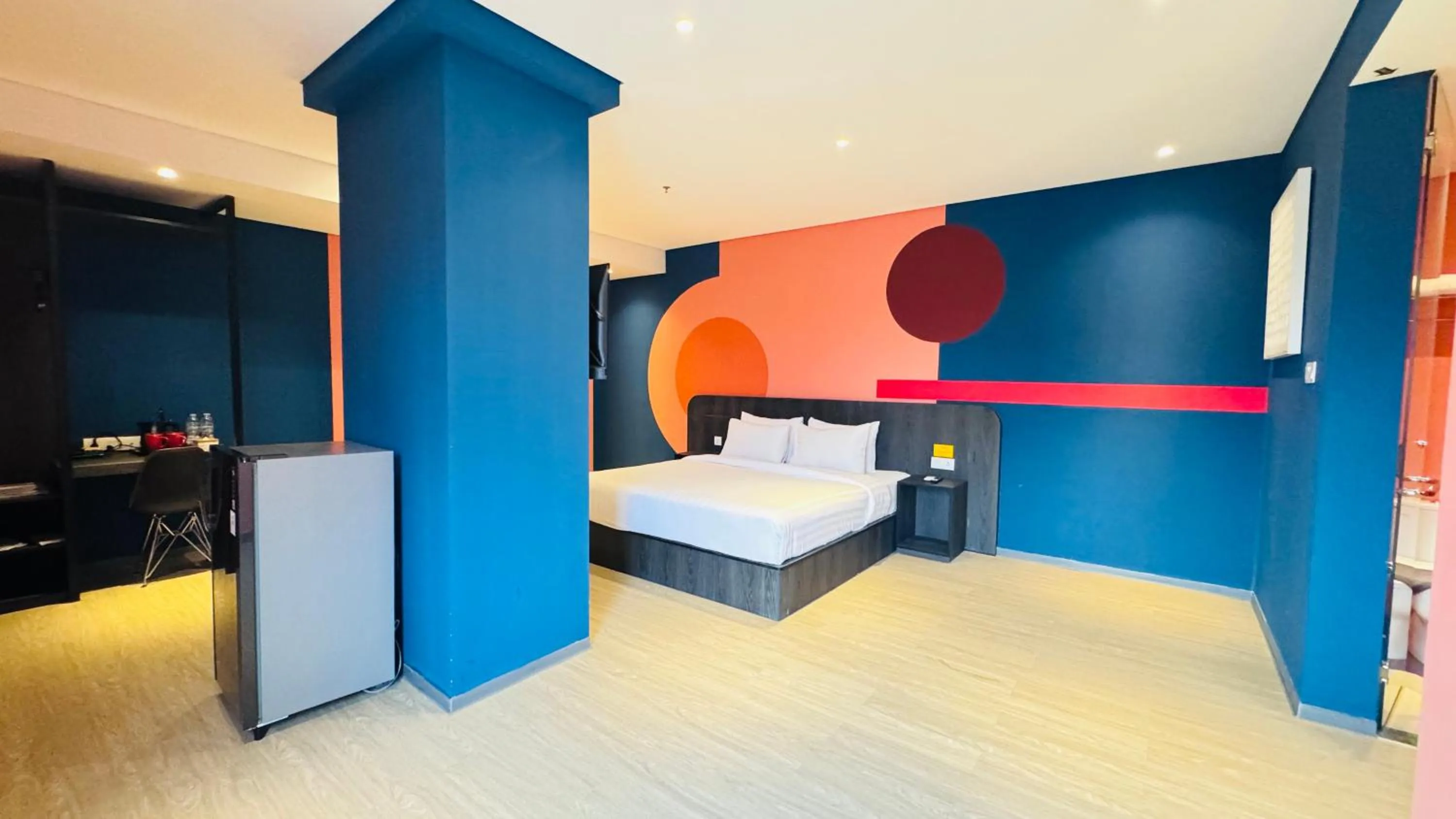 Bedroom, Bed in Yellow Bee Resort Cililitan